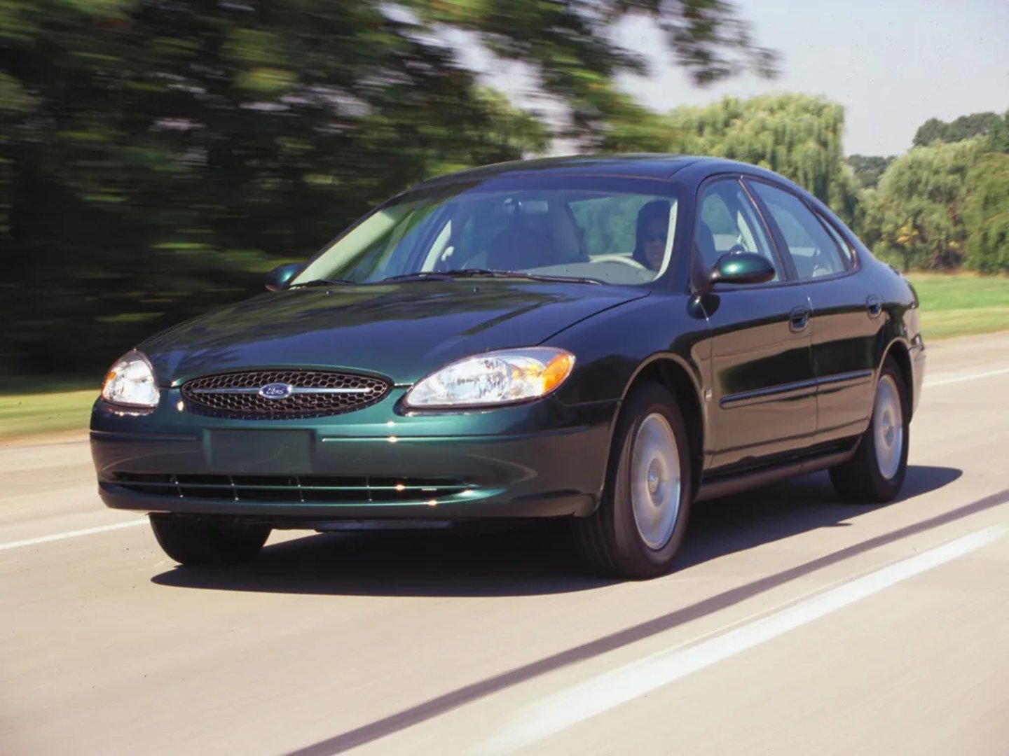 Ford_Taurus_4_generation__Sedan__2.jpg