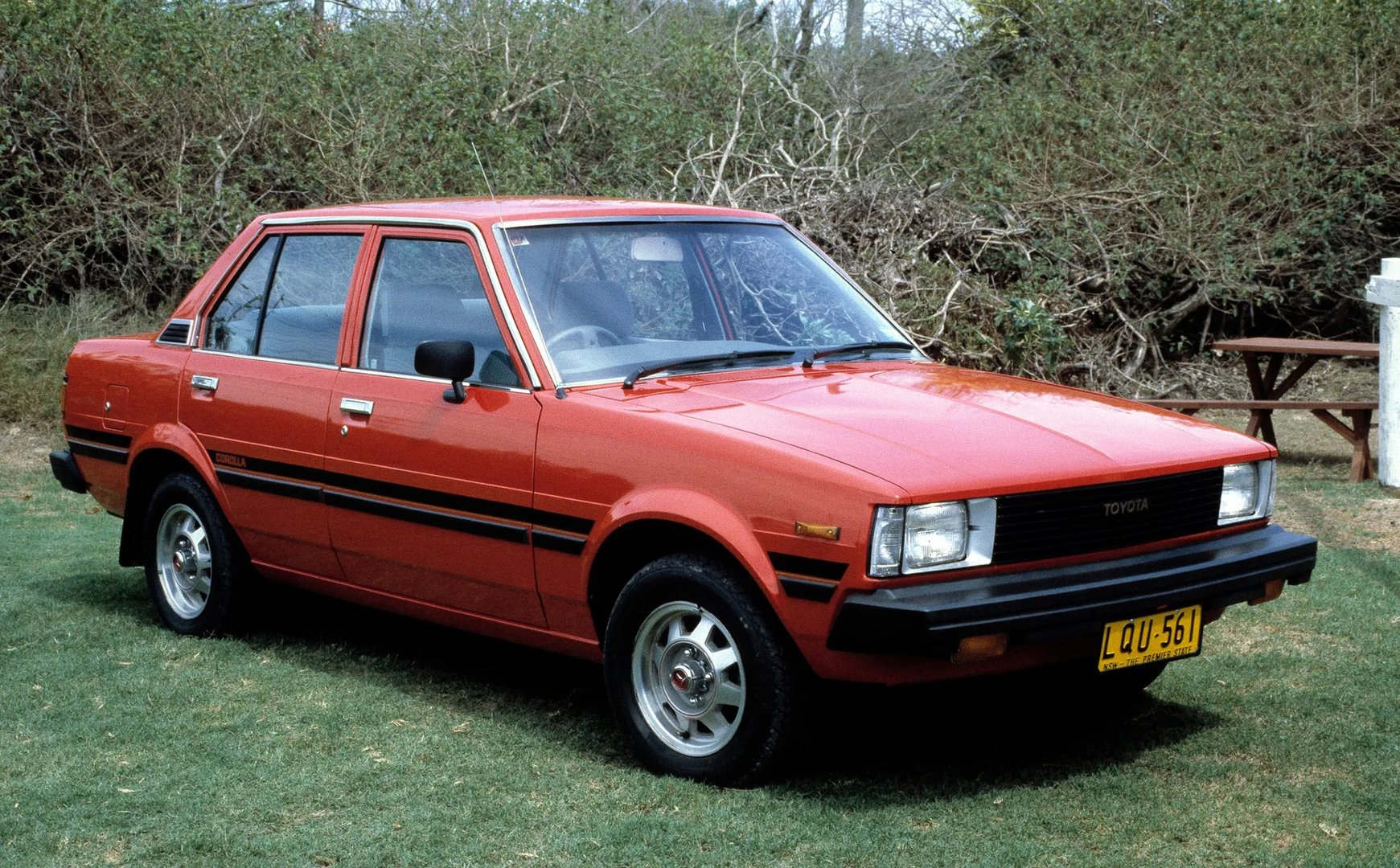 Toyota_Corolla_4_generation__Sedan__1.jpg