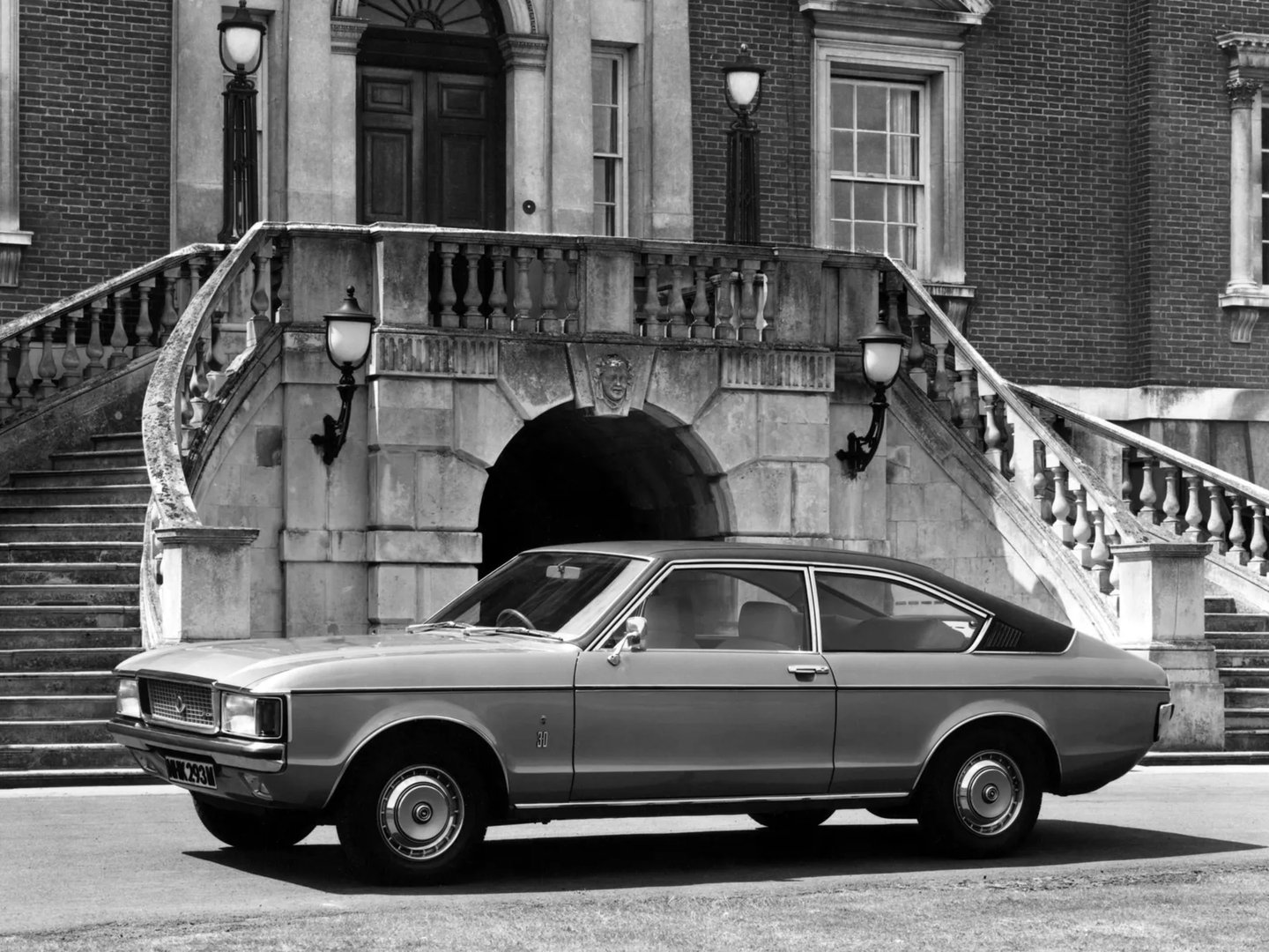 Ford_Granada_1_generation__Coupe__2.jpg