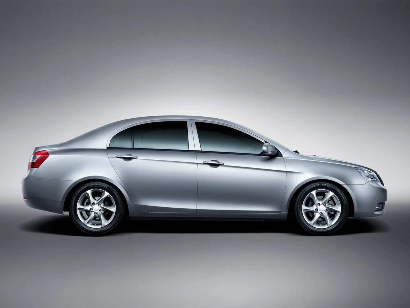 Geely_Emgrand_EC7_1_generation__Sedan__1.jpg