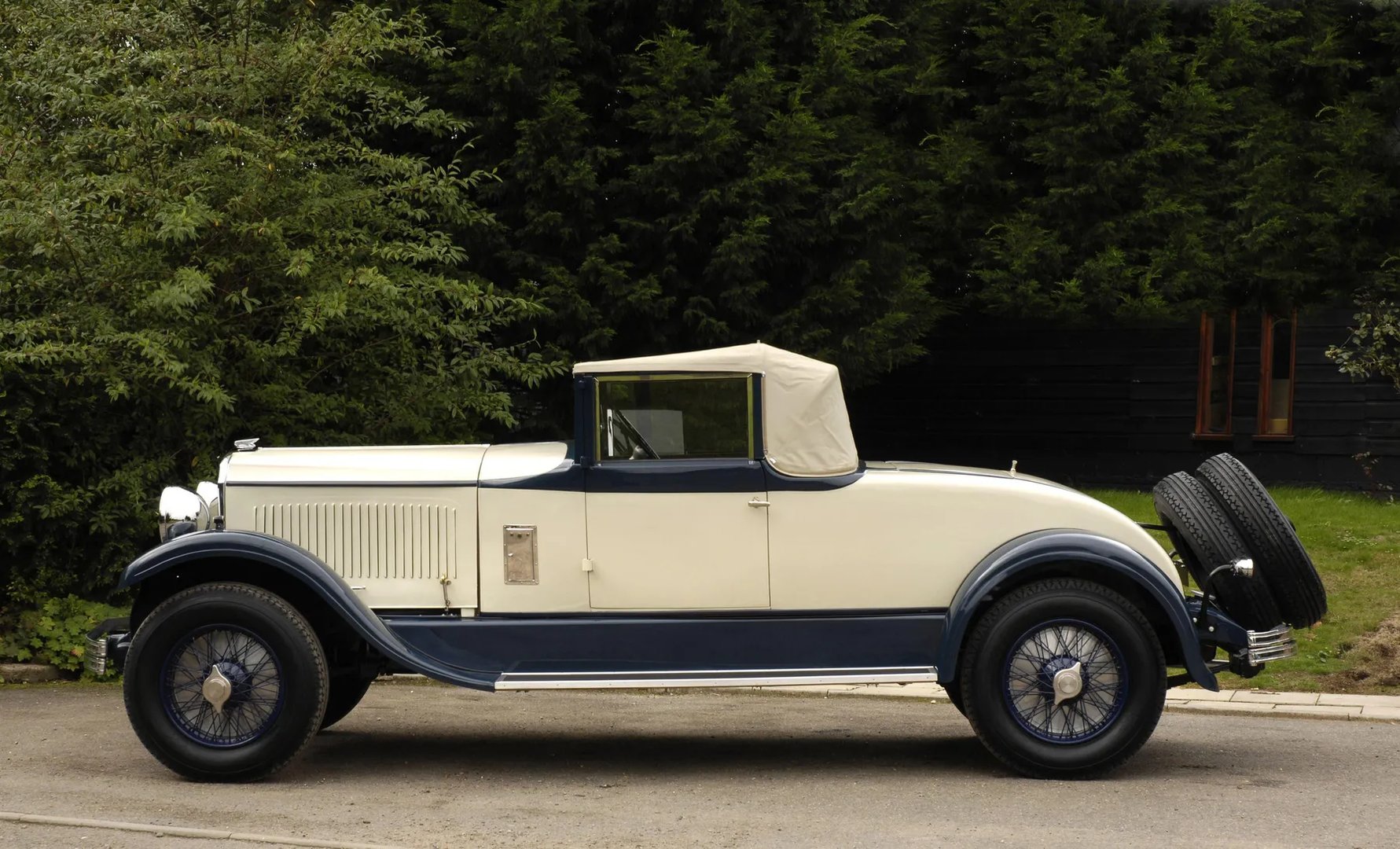 Chrysler_Imperial_1_generation__Cabrio__2.jpg