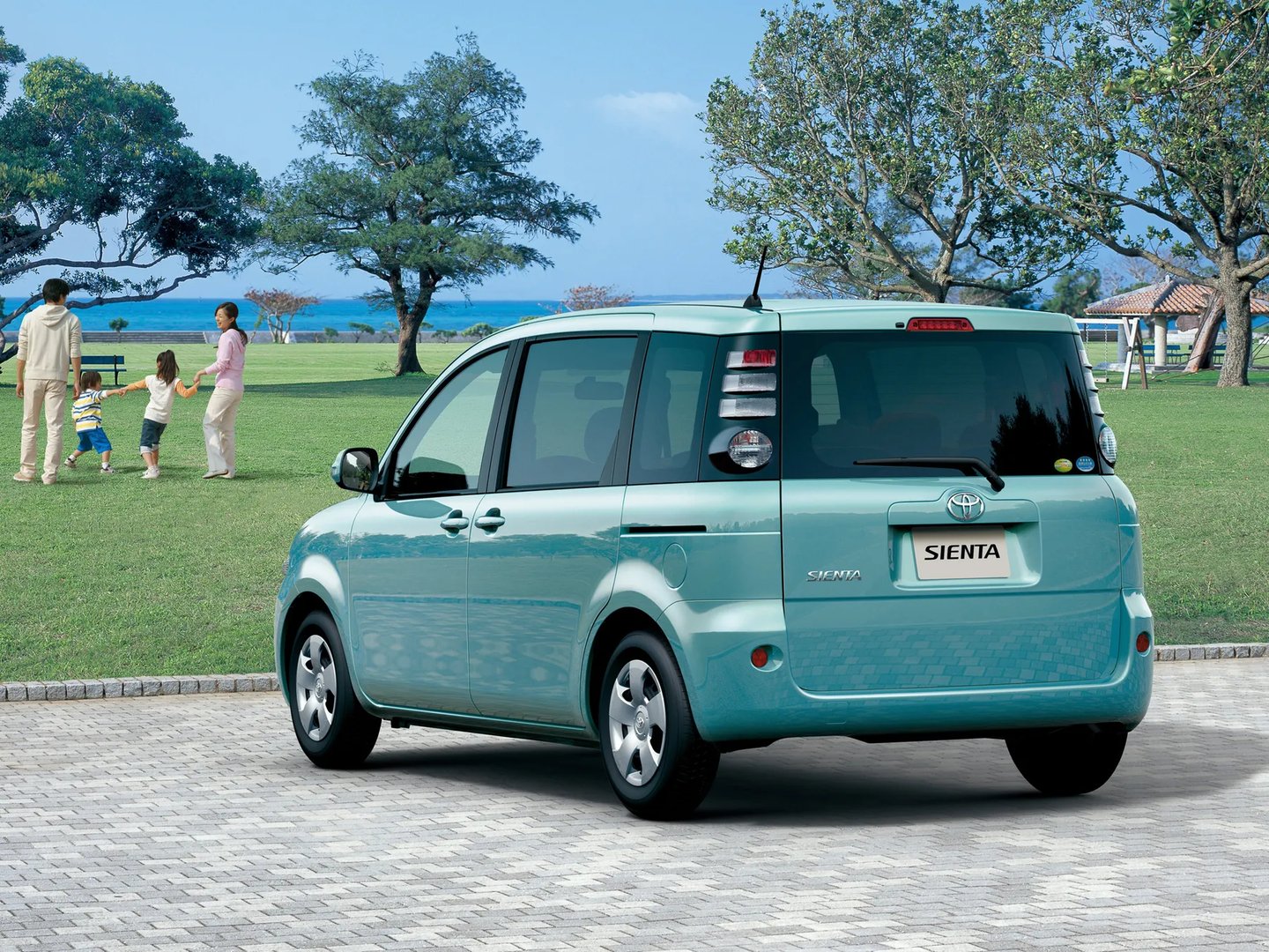 Toyota_Sienta_1_generation_restyling_1__Compact_Van__2.jpg