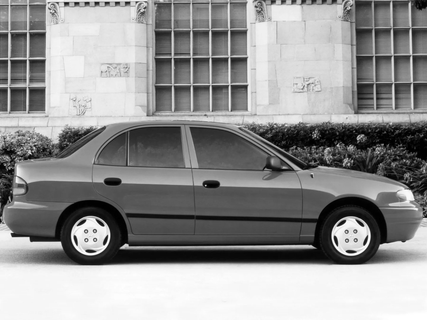 Hyundai_Accent_1_generation__Sedan__6.jpg