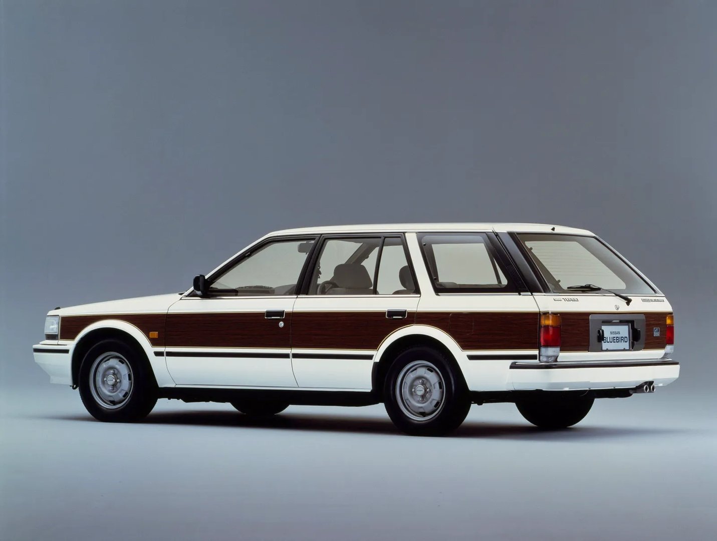 Nissan_Bluebird_7_generation__Estate_5-door__3.jpg
