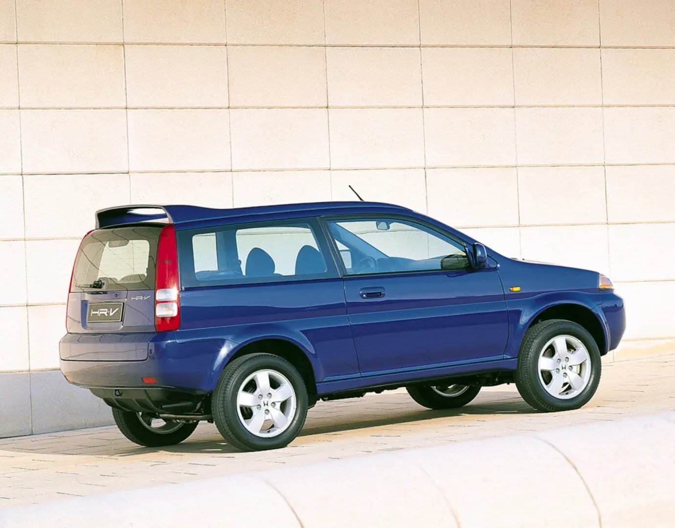 Honda_HR-V_1_generation__SUV_3-doors__6.jpg