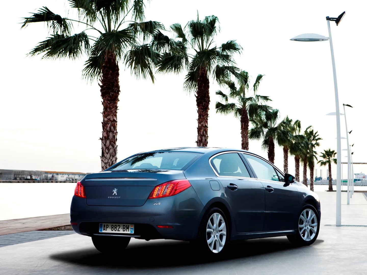 Peugeot_508_1_generation__Sedan__2.jpg