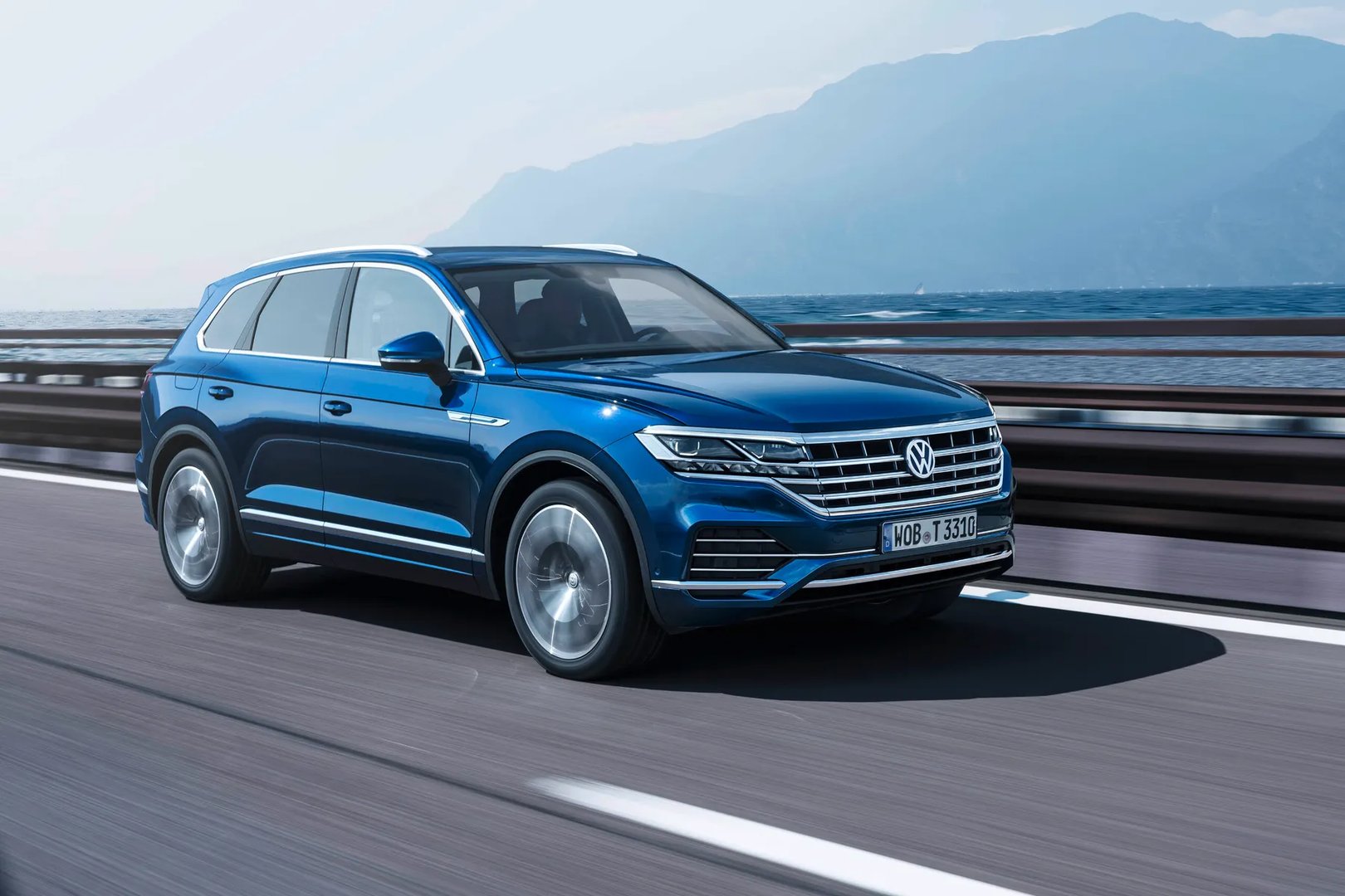 Volkswagen_Touareg_3_generation__SUV_5-doors__12.jpg