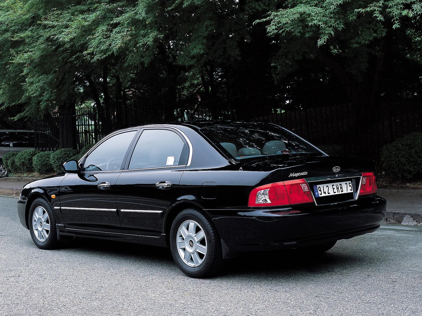 Kia_Magentis_1_generation_restyling__Sedan__6.jpg