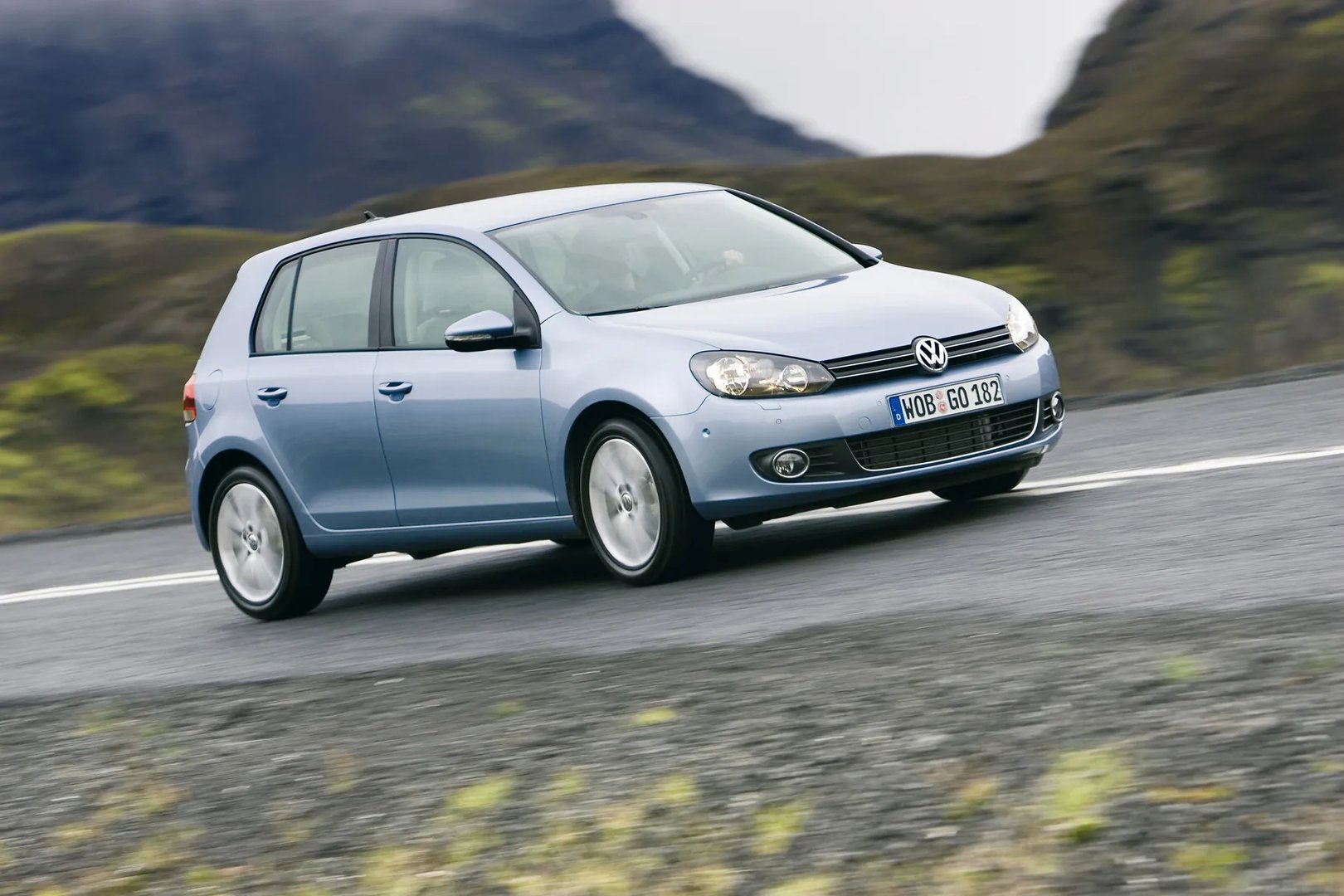 Volkswagen_Golf_6_generation__Hatchback_5-door__2.jpg