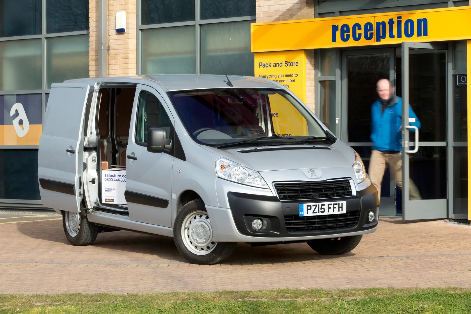 Peugeot_Expert_2_generation_restyling__Van__2.jpg