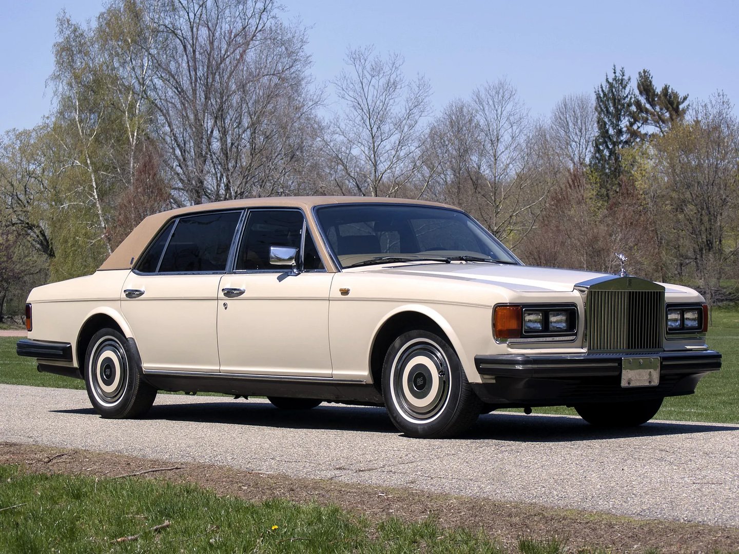 Rolls-Royce_Silver_Spur_1_generation__Sedan__6.jpg