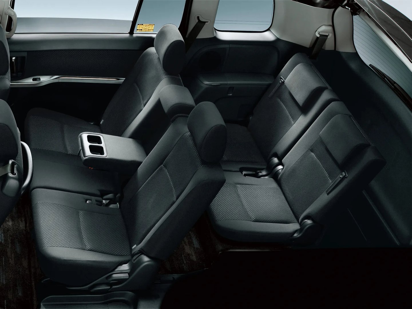 Toyota_Isis_1_generation_restyling__Compact_Van__9.jpg