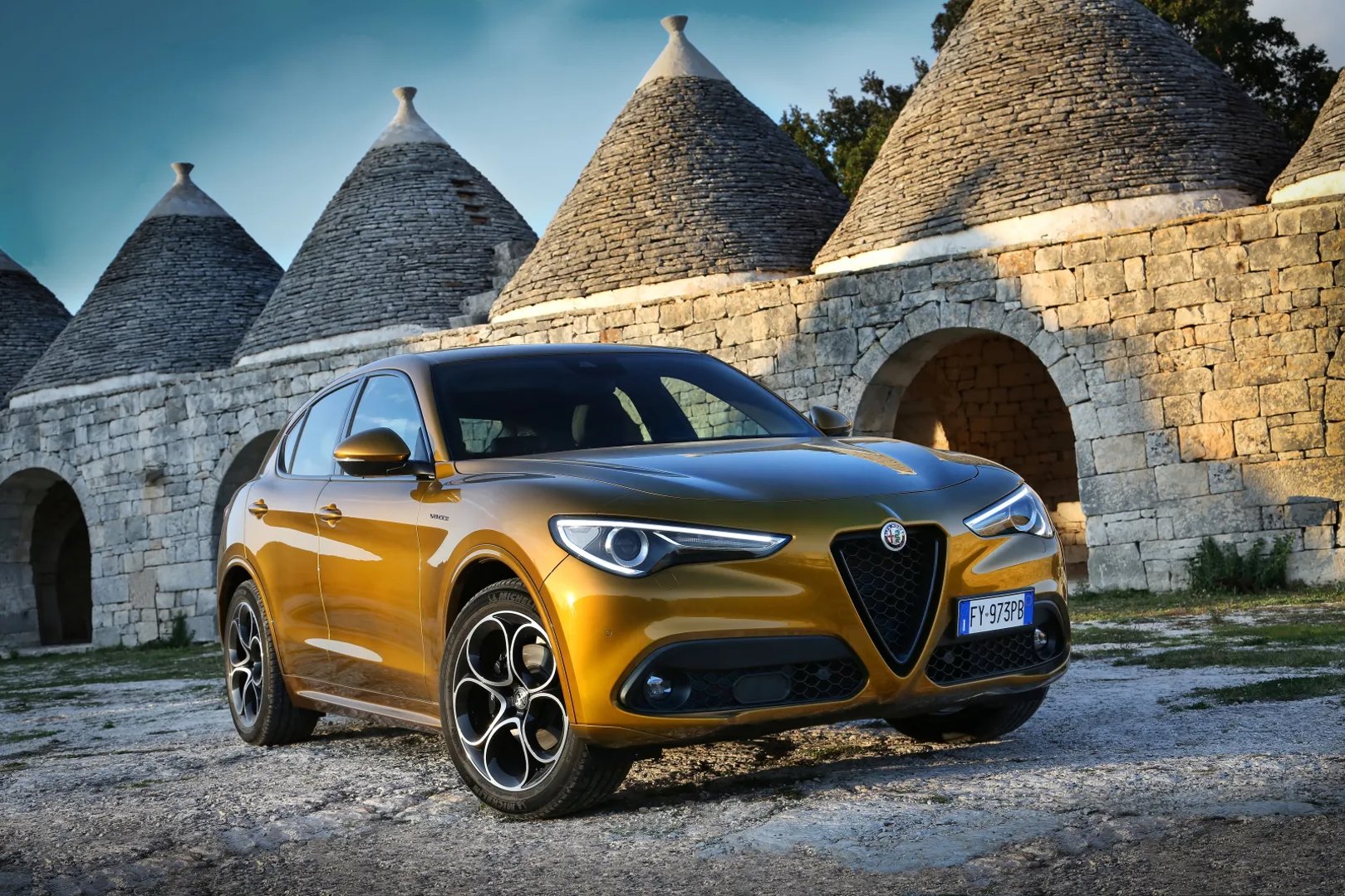 Alfa Romeo_Stelvio_1_generation__SUV_5-doors__5.jpg