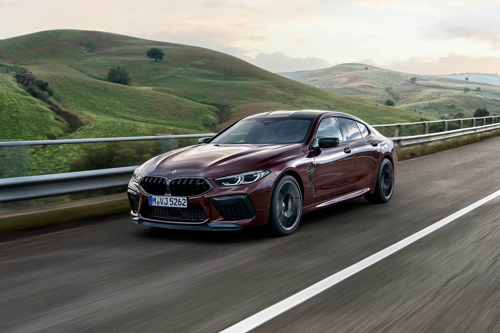 BMW_M8_1_generation__Sedan__6.jpg