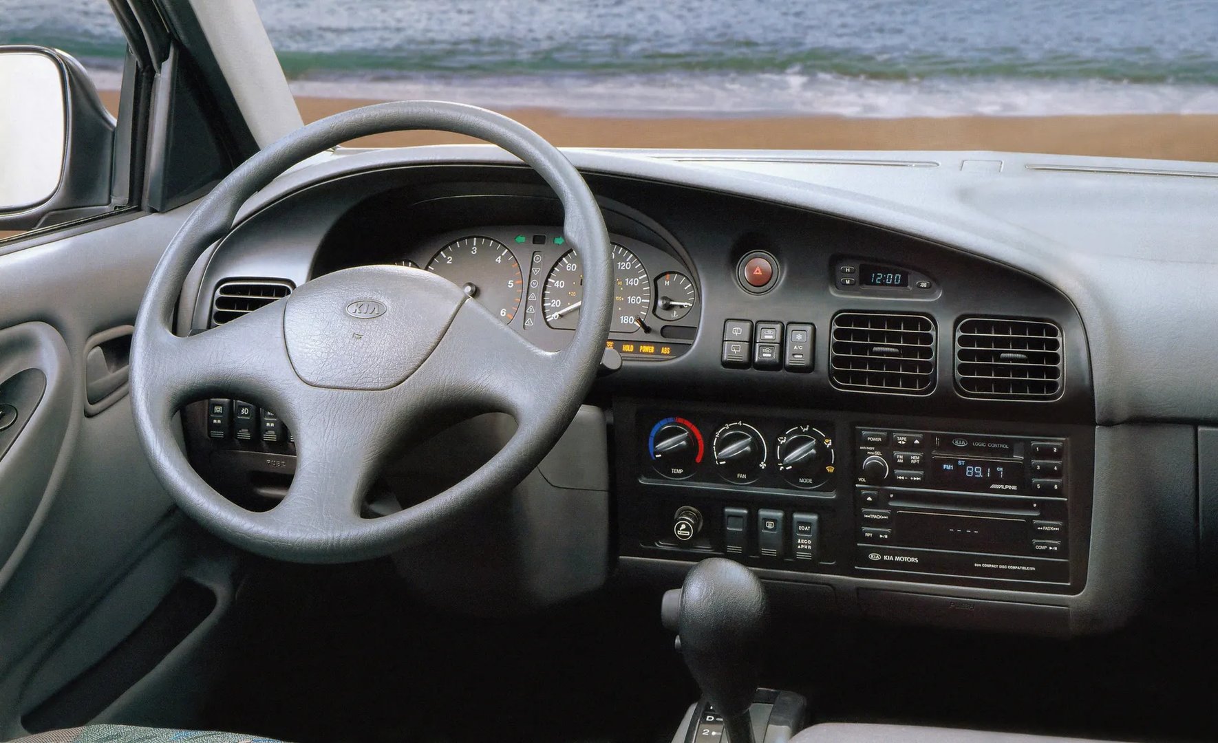 Kia_Pregio_1_generation__Minivan__2.jpg