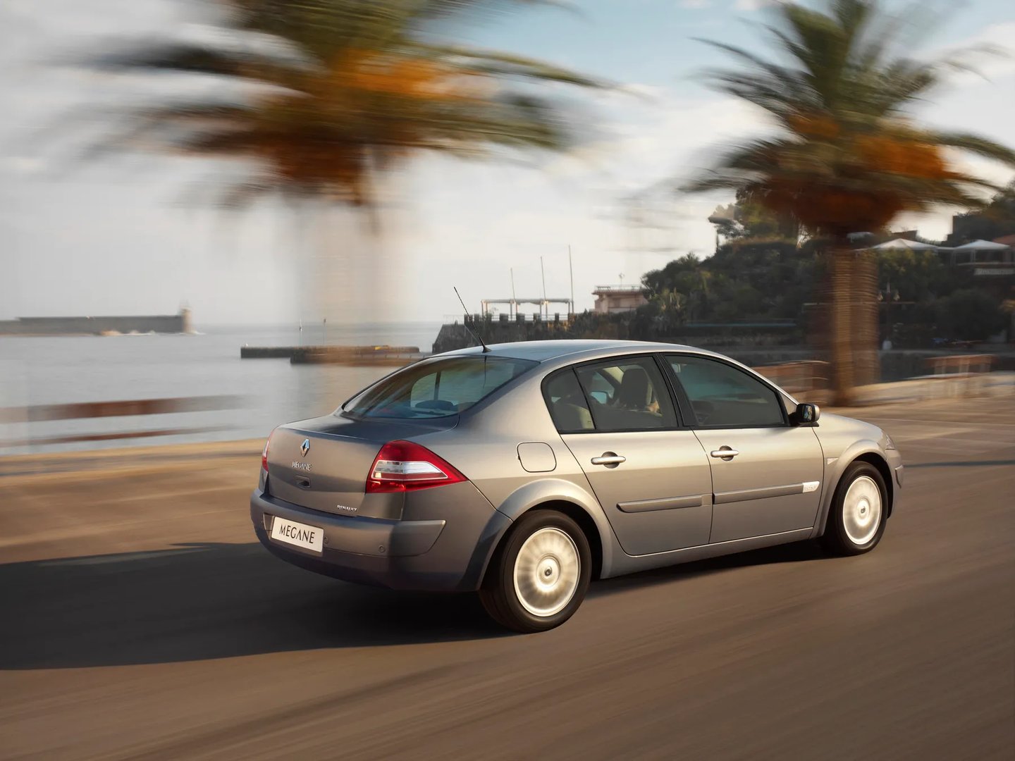 Renault_Megane_2_generation_restyling__Sedan__6.jpg