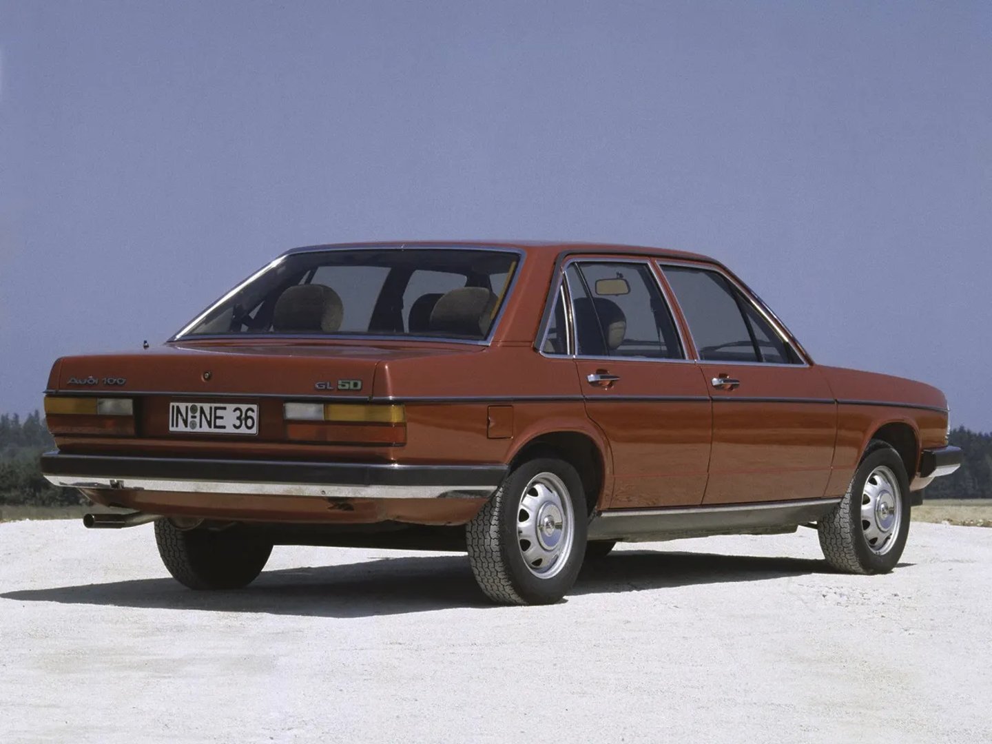 Audi_100_2_generation__Sedan__2.jpg