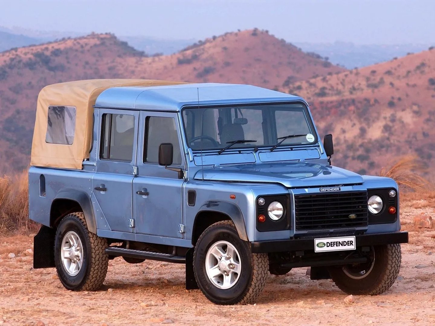 Land Rover_Defender_1_generation__Pickup_double-cab__1.jpg