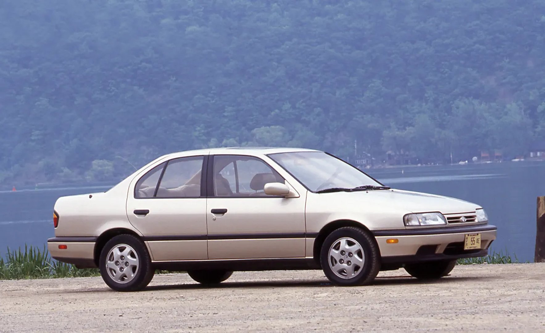 Infiniti_G_1_generation__Sedan__2.jpg