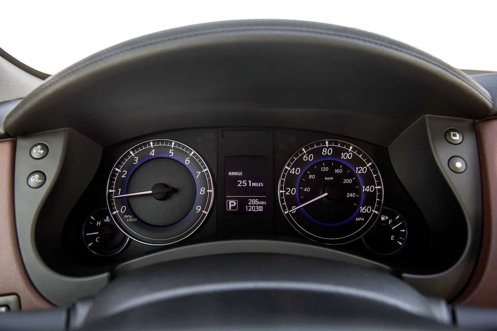 Infiniti_QX50_1_generation_restyling__SUV_5-doors__9.jpg