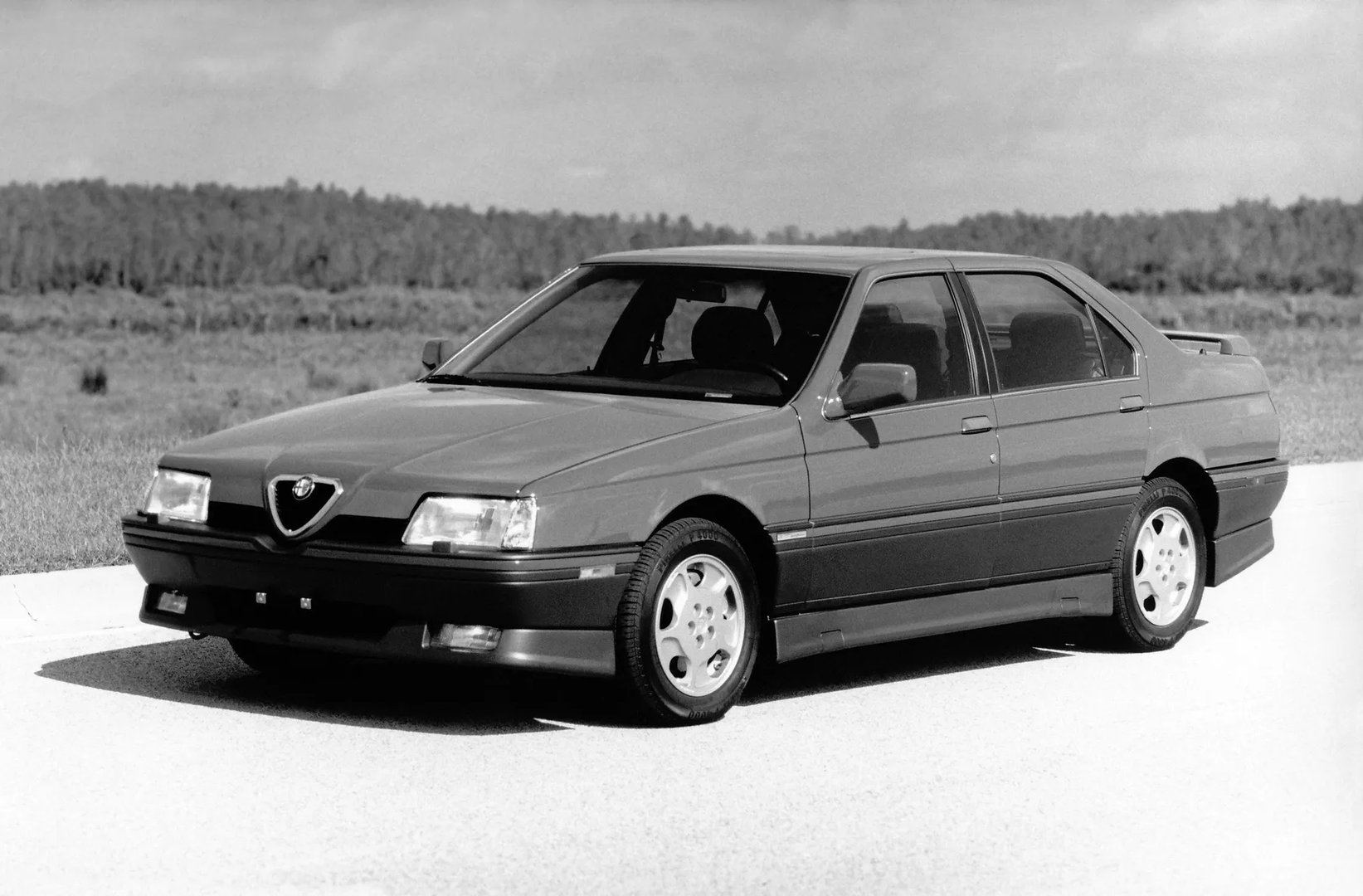 Alfa Romeo_164_1_generation__Sedan__12.jpg
