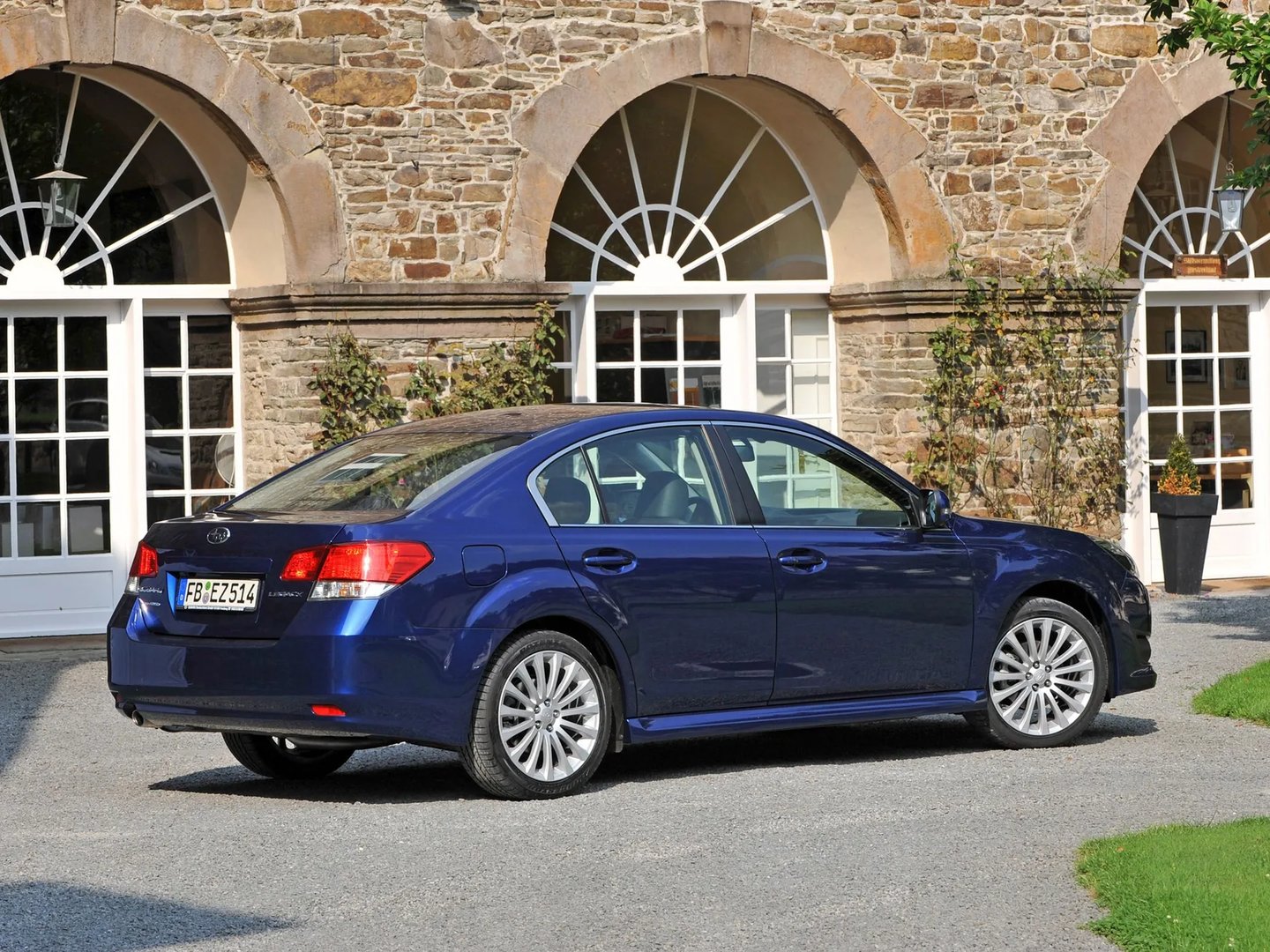 Subaru_Legacy_5_generation__Sedan__10.jpg