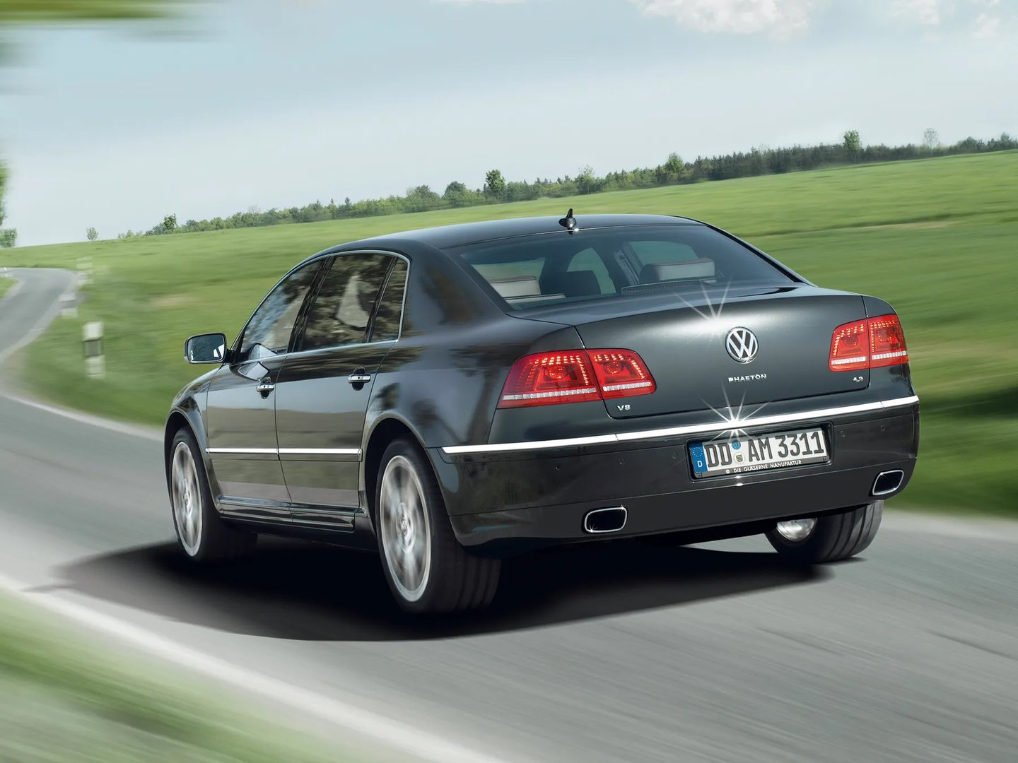Volkswagen_Phaeton_1_generation_restyling_2__Sedan_Long__3.jpg