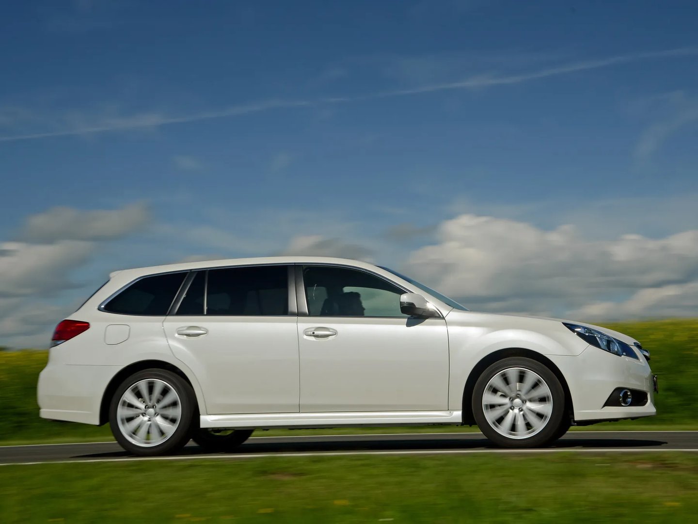 Subaru_Legacy_5_generation_restyling_1__Estate_5-door__3.jpg