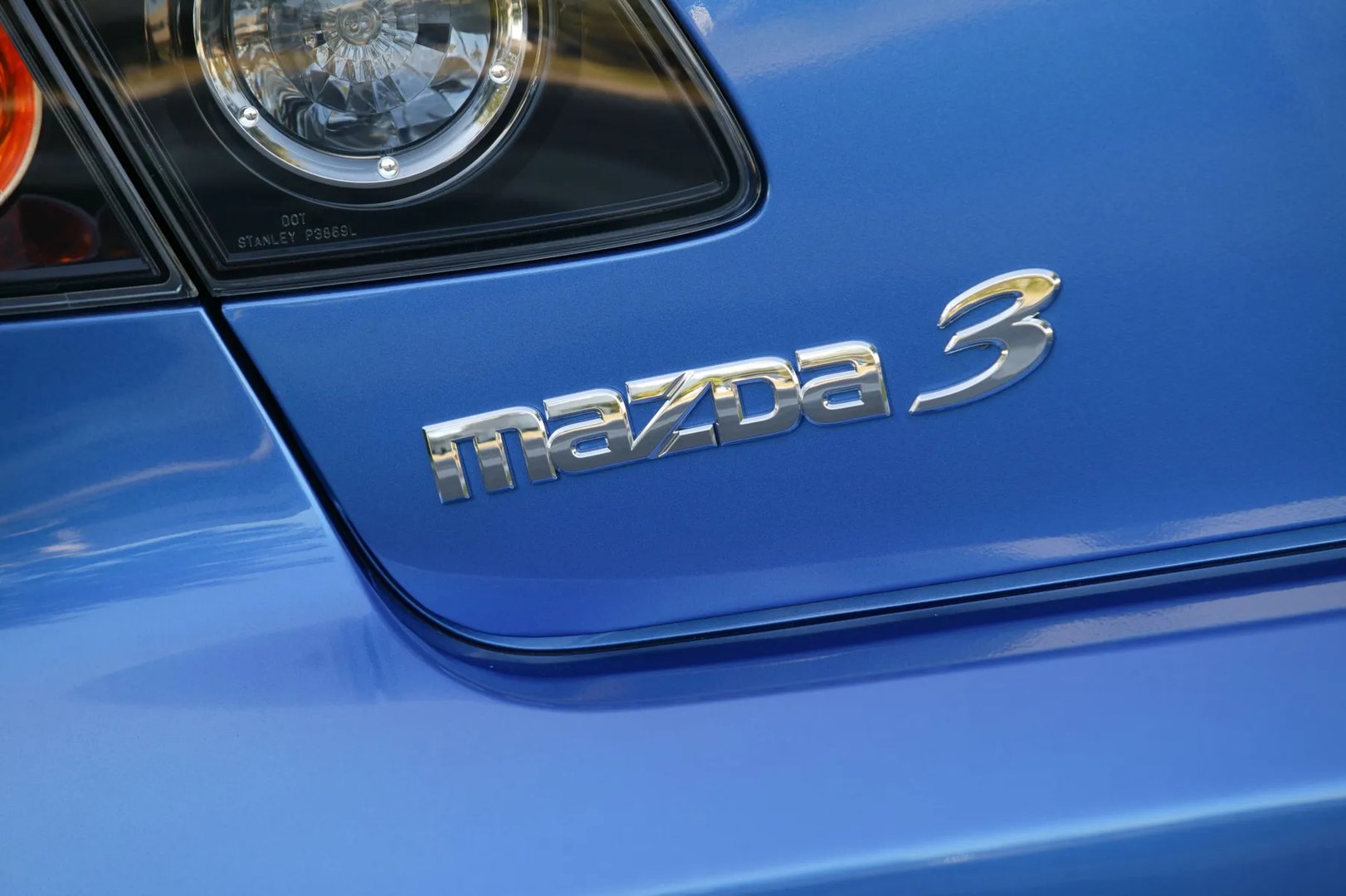 Mazda_3_1_generation__Hatchback_5-door__12.jpg
