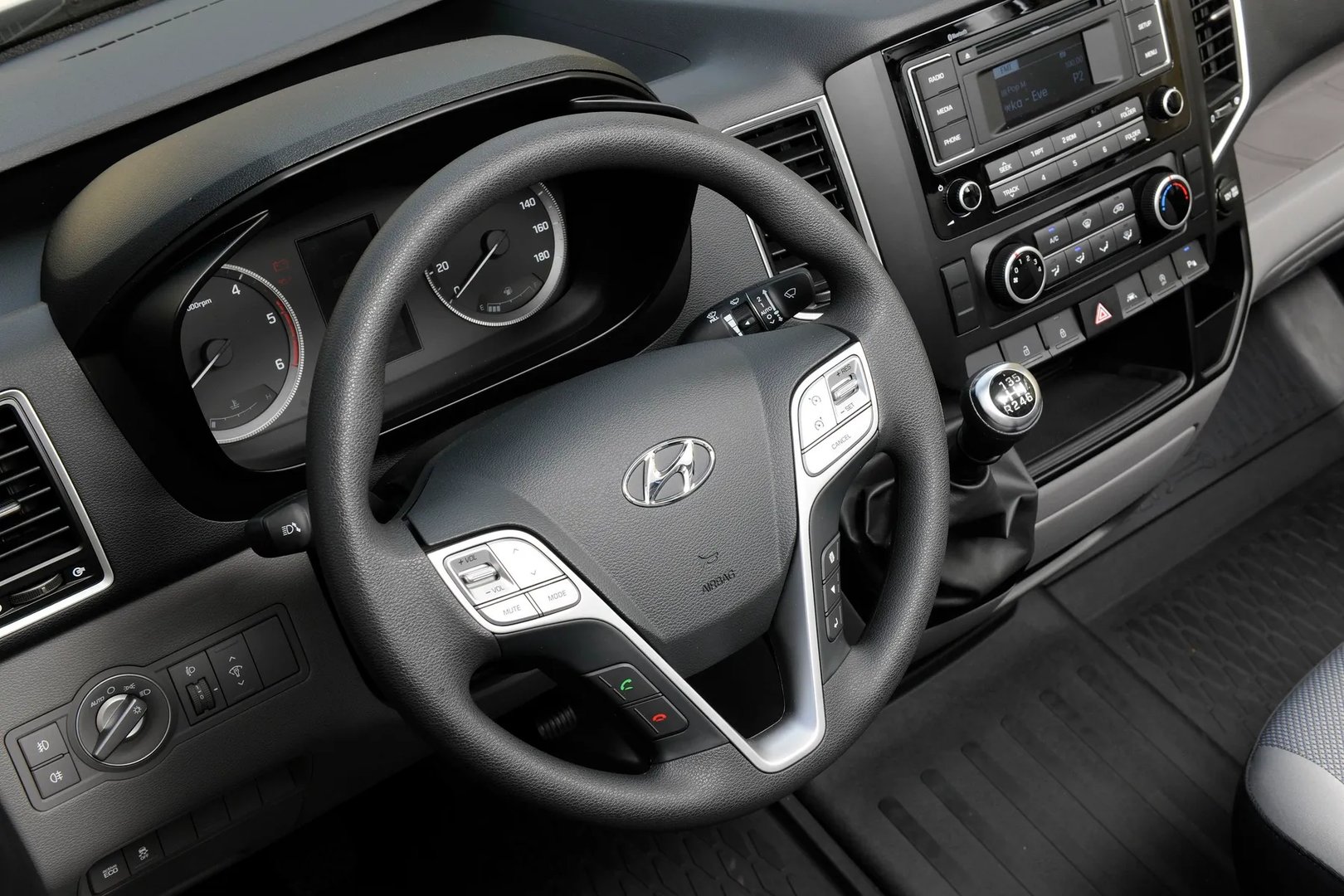 Hyundai_H350_1_generation__Minibus__7.jpg