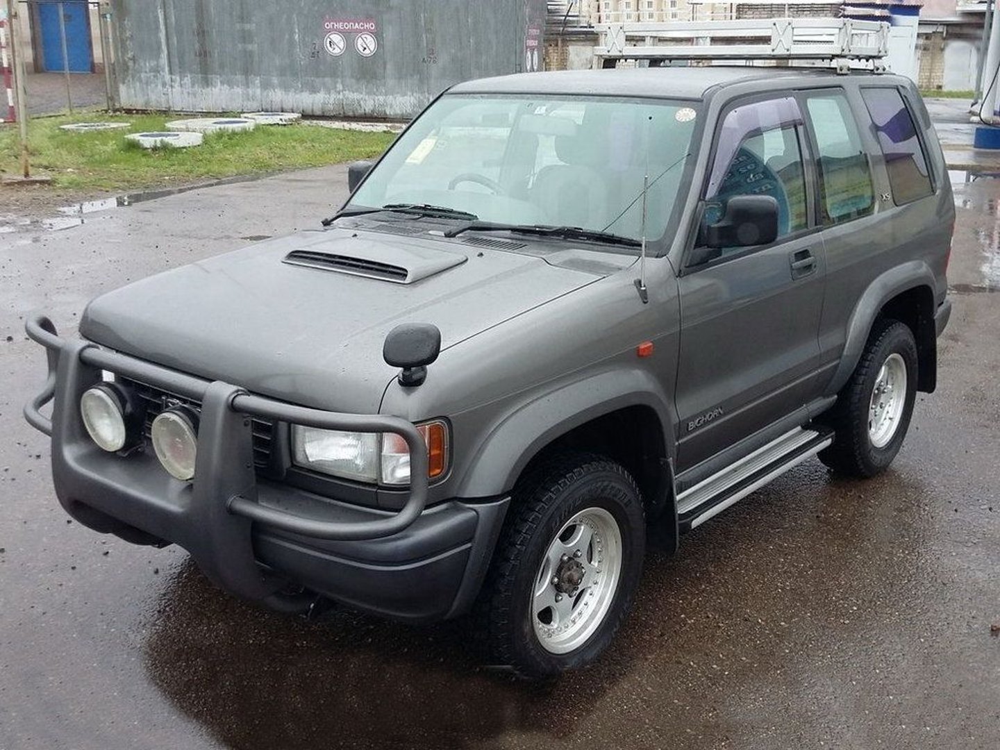Isuzu Bighorn 2 generation  SUV 3-doors 