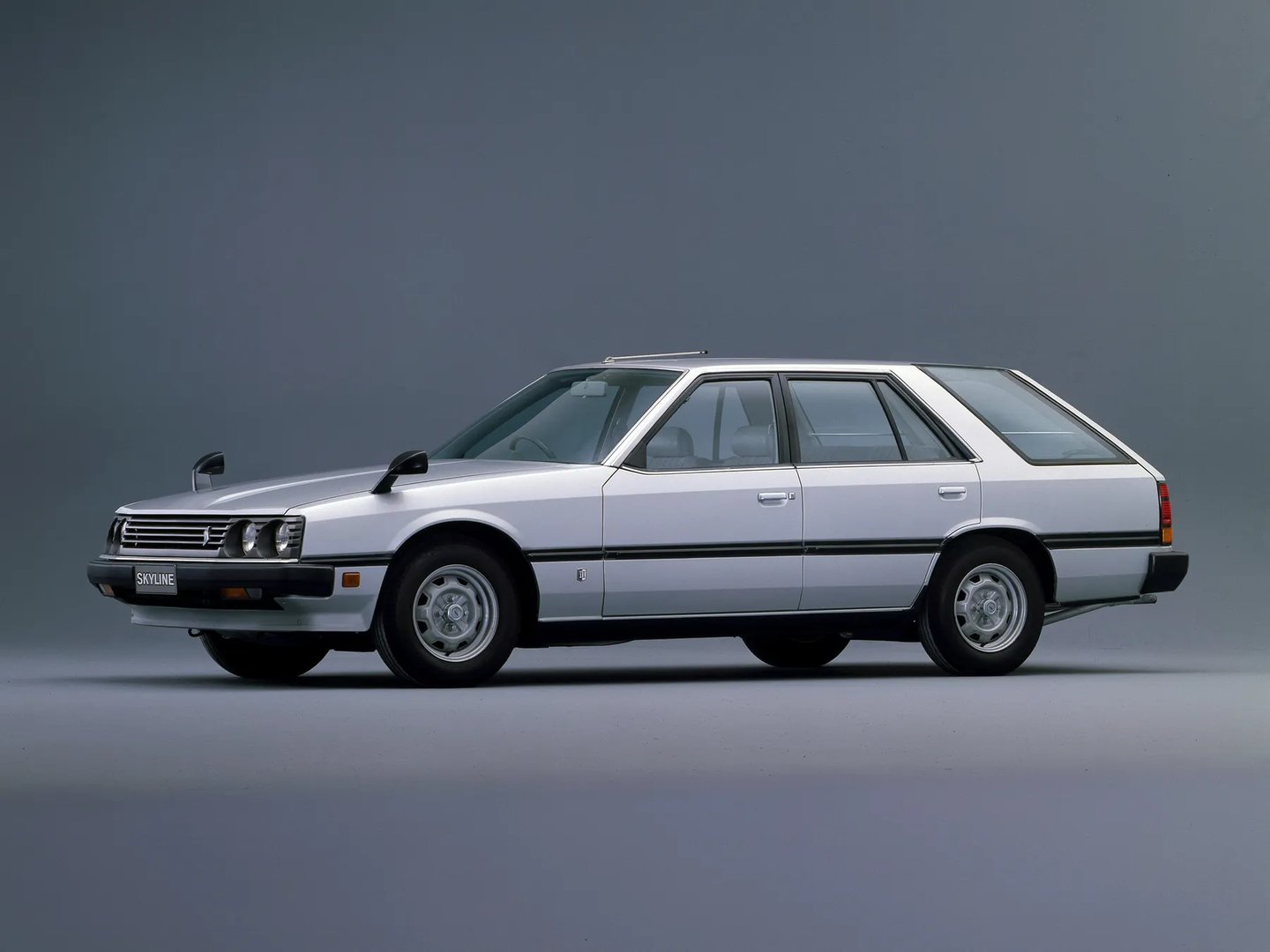 Nissan_Skyline_6_generation__Estate_5-door__3.jpg