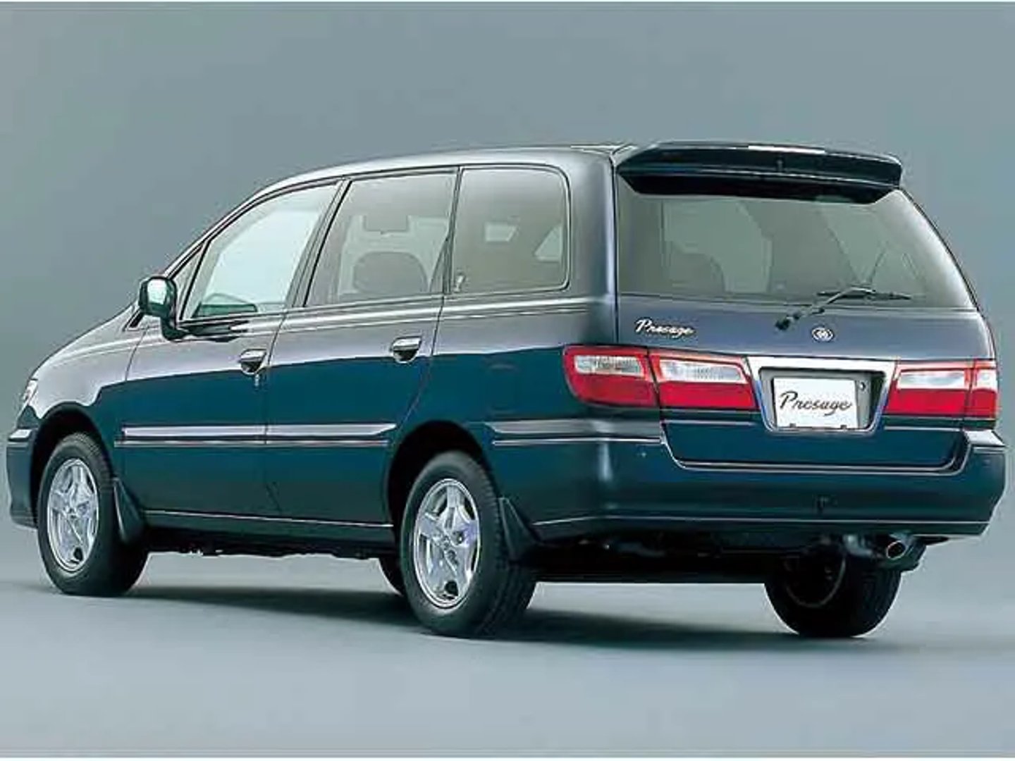 Nissan_Presage_1_generation__Minivan__1.jpg