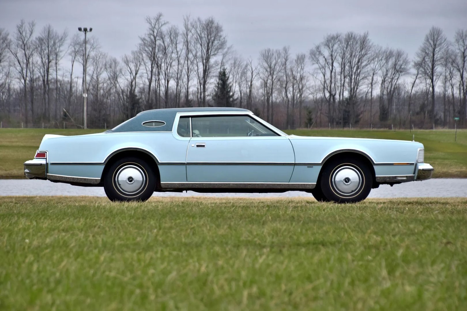 Lincoln_Mark_IV_1_generation__Coupe__3.jpg