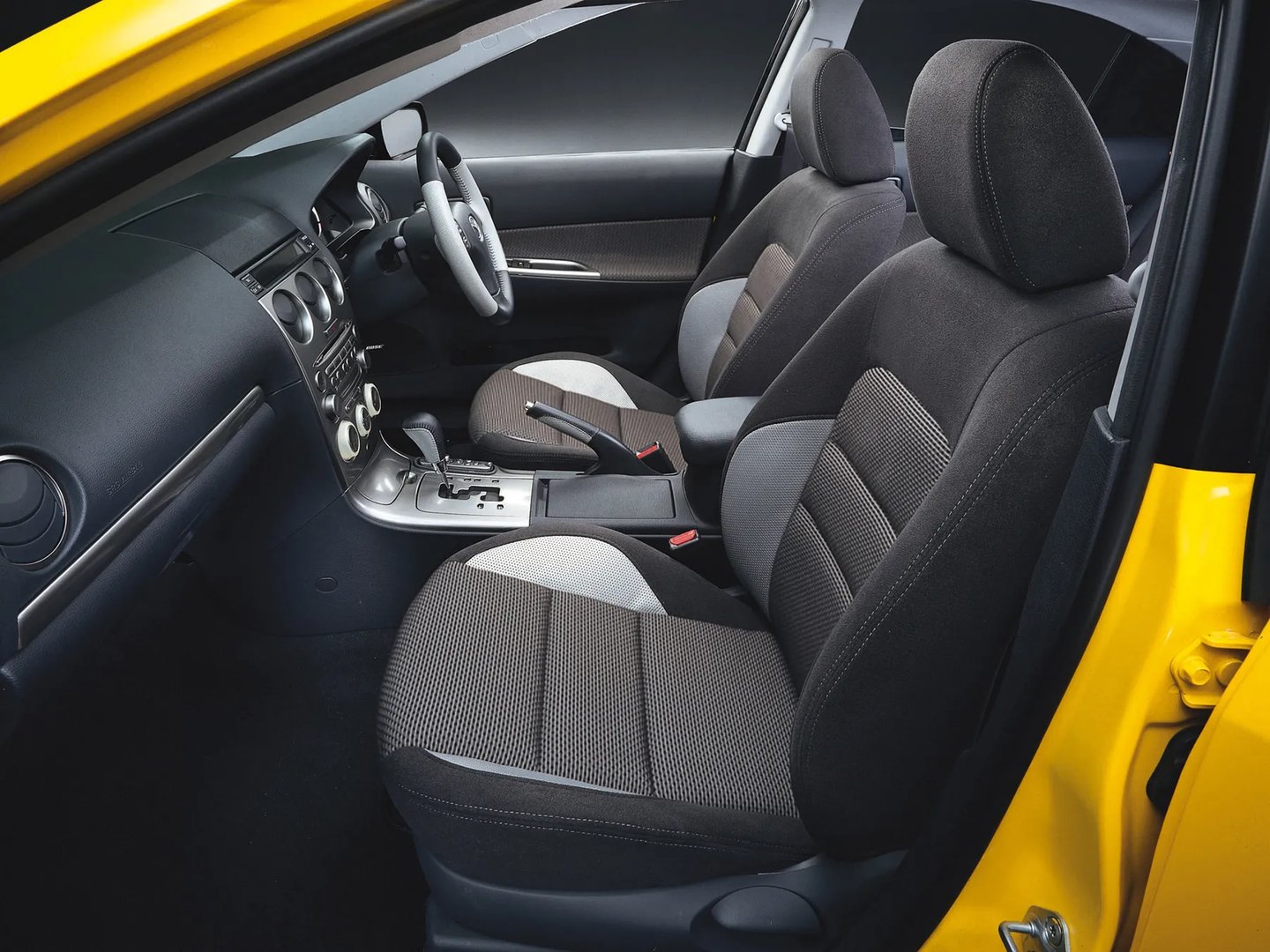 Mazda_Atenza_1_generation__Liftback__11.jpg