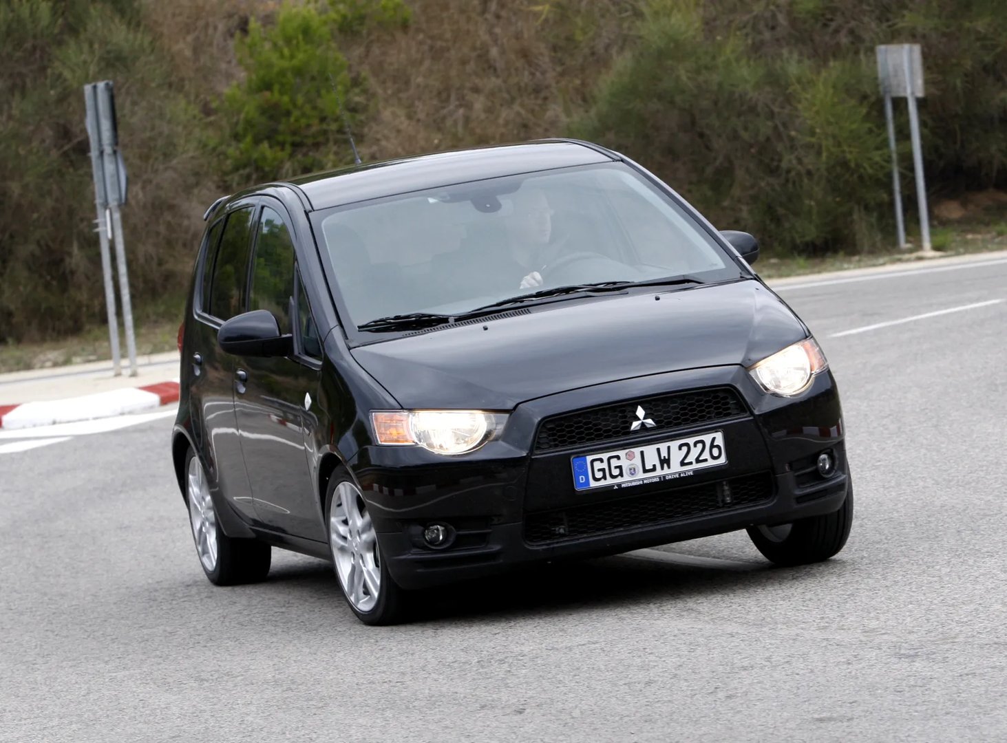 Mitsubishi_Colt_6_generation_restyling__Mini_5-doors__8.jpg