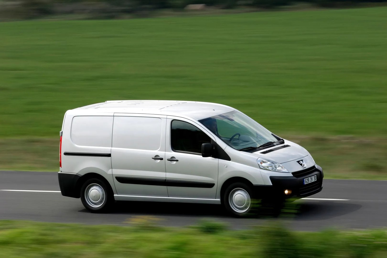 Peugeot_Expert_2_generation__Van__5.jpg