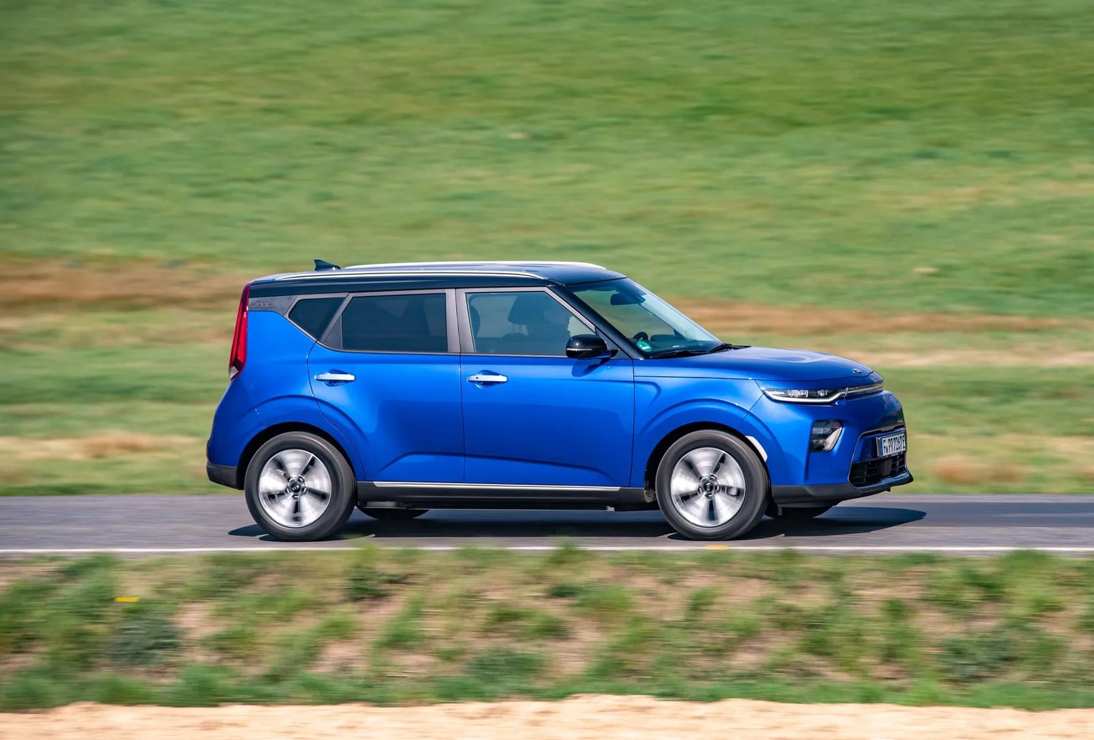 Kia_Soul_EV_2_generation__Hatchback_5-door__13.jpg