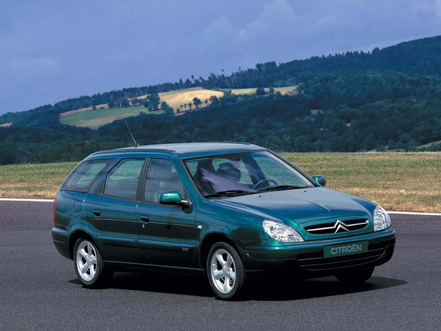 Citroen_Xsara_1_generation__Estate_5-door__4.jpg