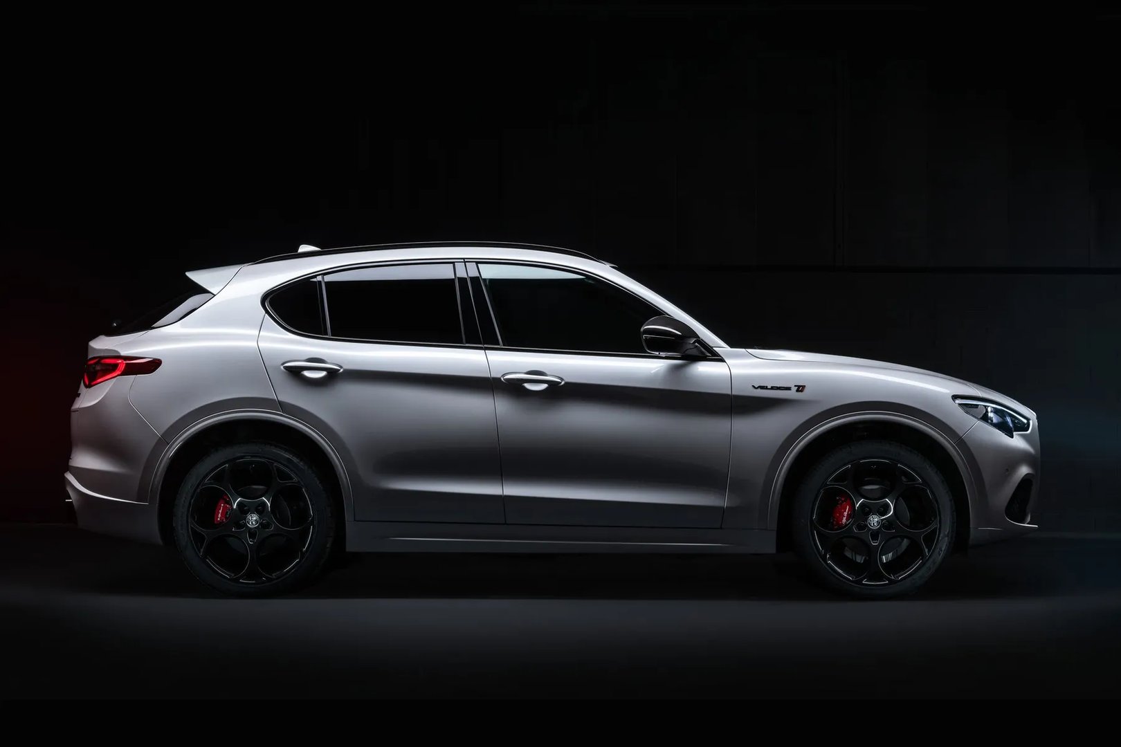 Alfa Romeo_Stelvio_1_generation_restyling__SUV_5-doors__12.jpg