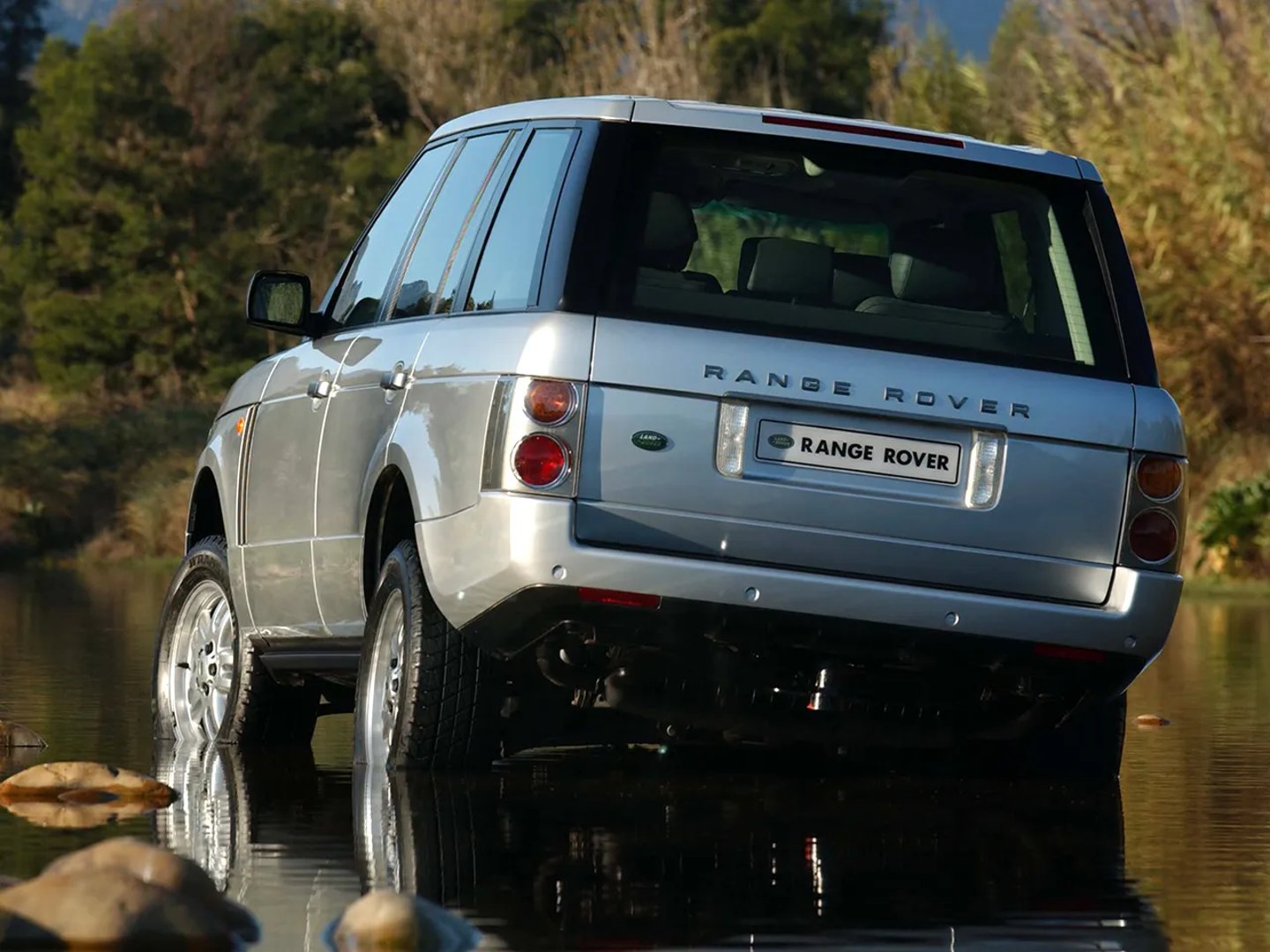 Land Rover_Range_Rover_3_generation__SUV_5-doors__1.jpg