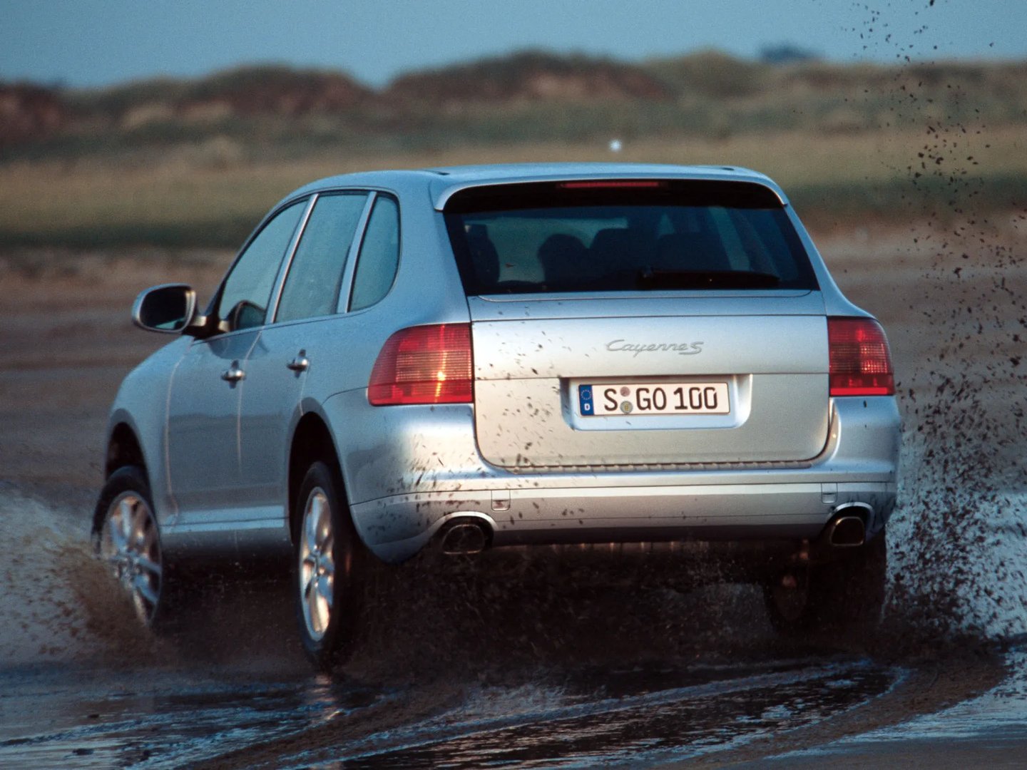 Porsche_Cayenne_1_generation__SUV_5-doors__11.jpg