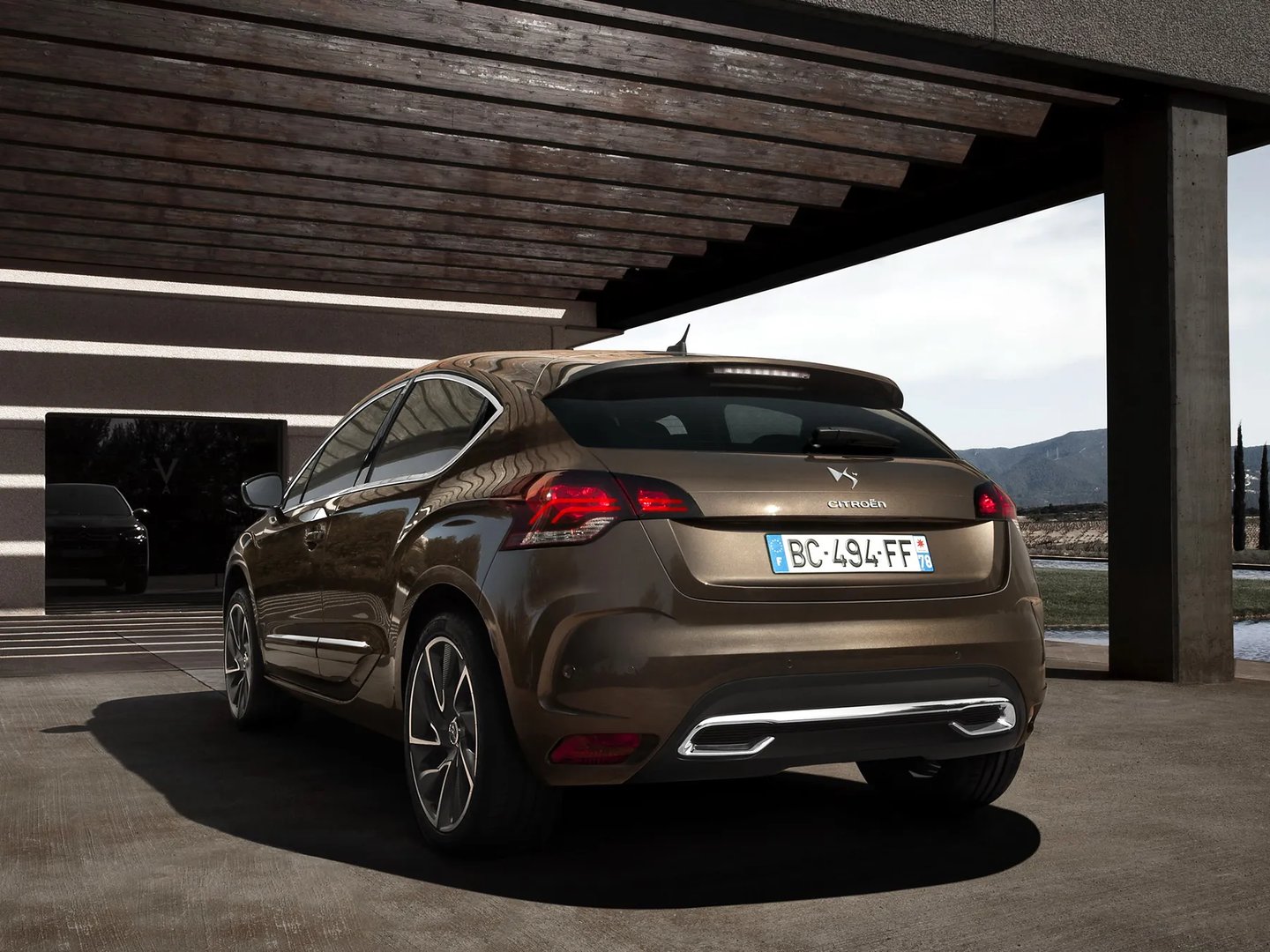 Citroen_DS4_1_generation__Hatchback_5-door__7.jpg