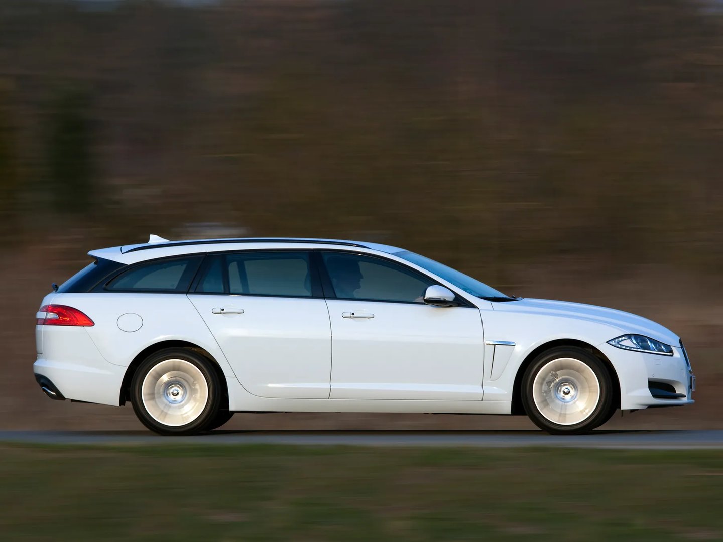 Jaguar_XF_1_generation_restyling__Estate_5-door__11.jpg