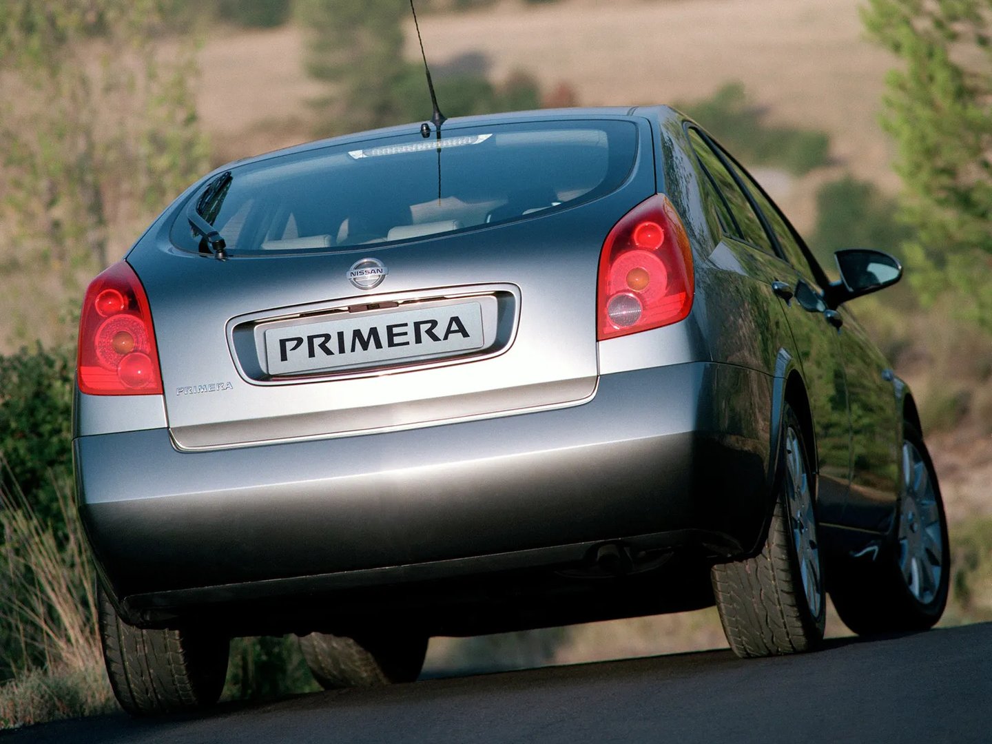 Nissan_Primera_3_generation__Hatchback_5-door__2.jpg