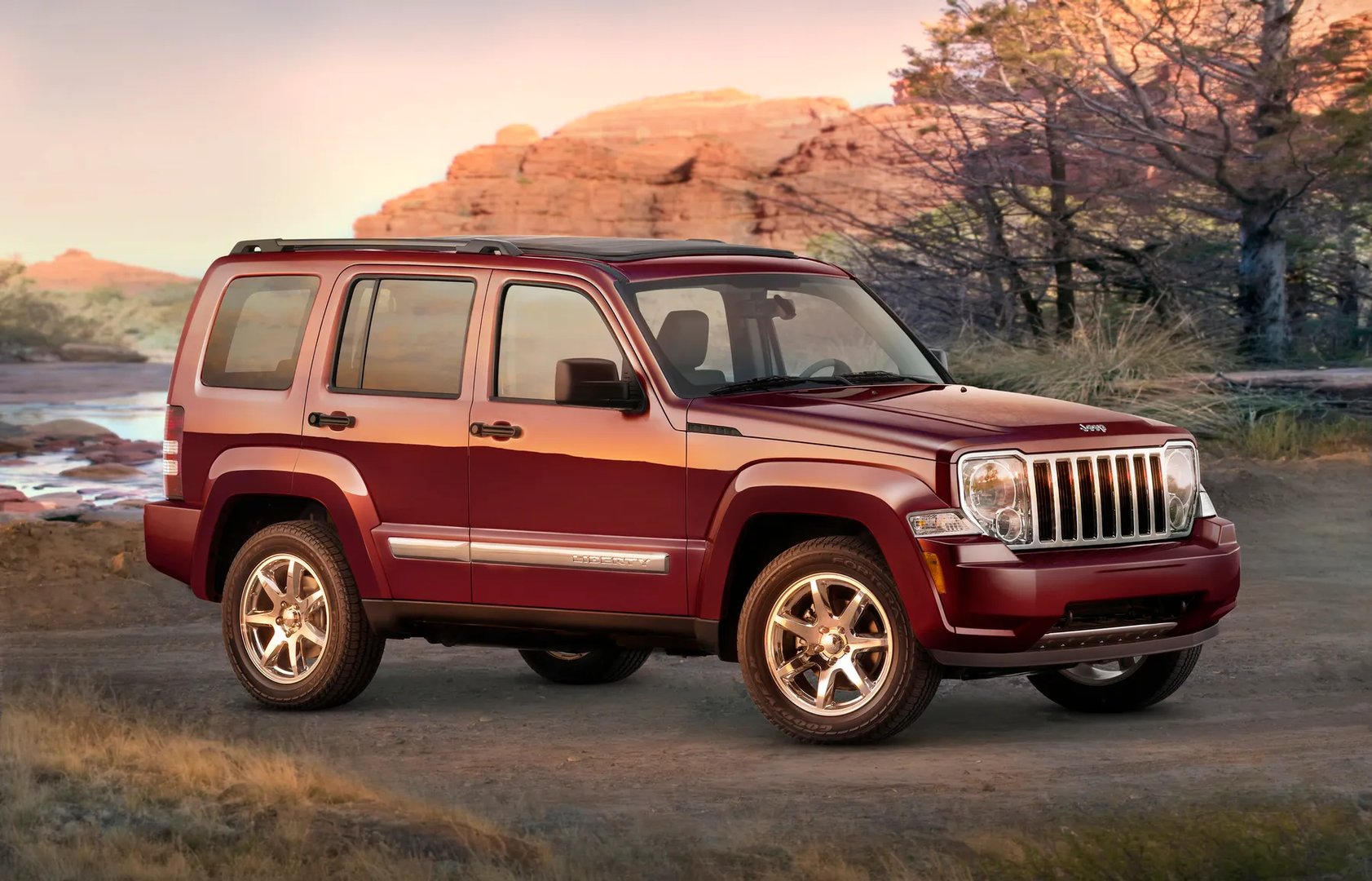 Jeep_Liberty_2_generation__SUV_5-doors__5.jpg