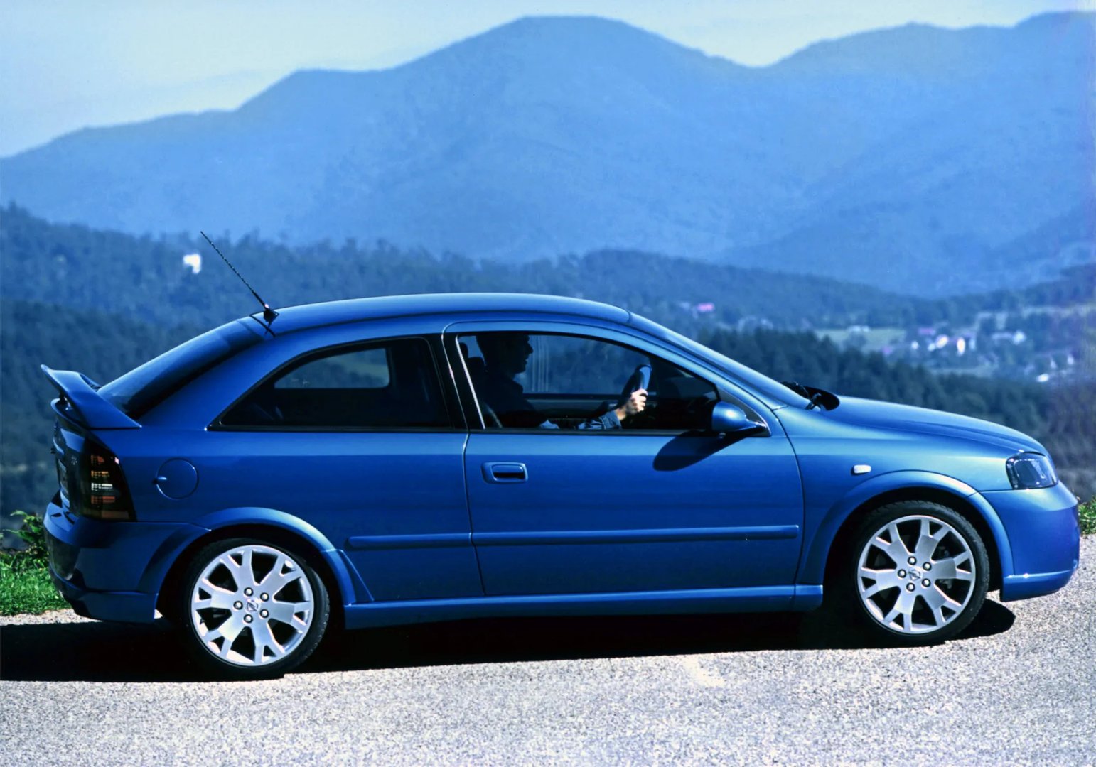 Opel_Astra_OPC_1_generation_restyling__Hatchback_3-door__3.jpg