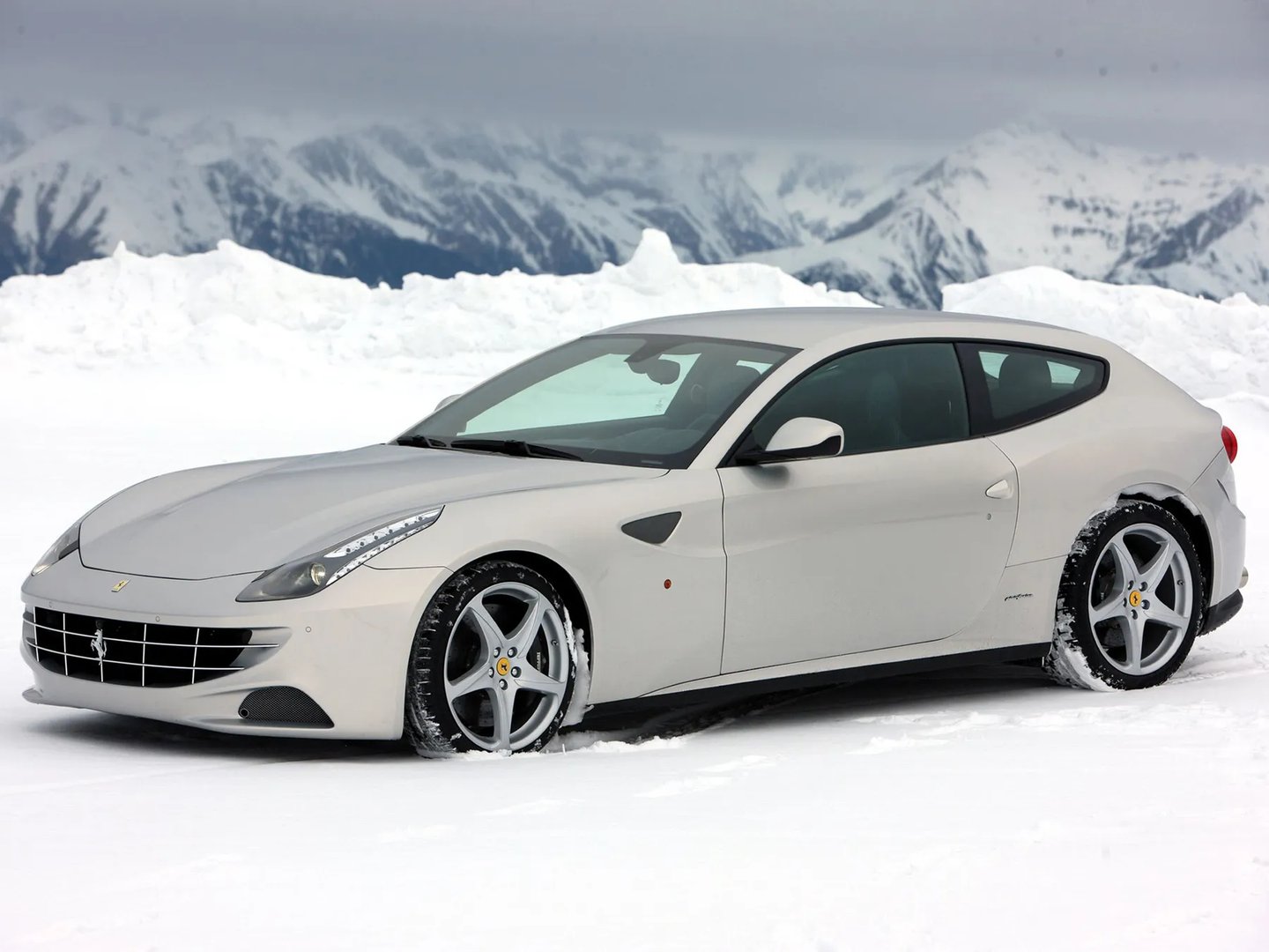 Ferrari_FF_1_generation__Hatchback_3-door__13.jpg