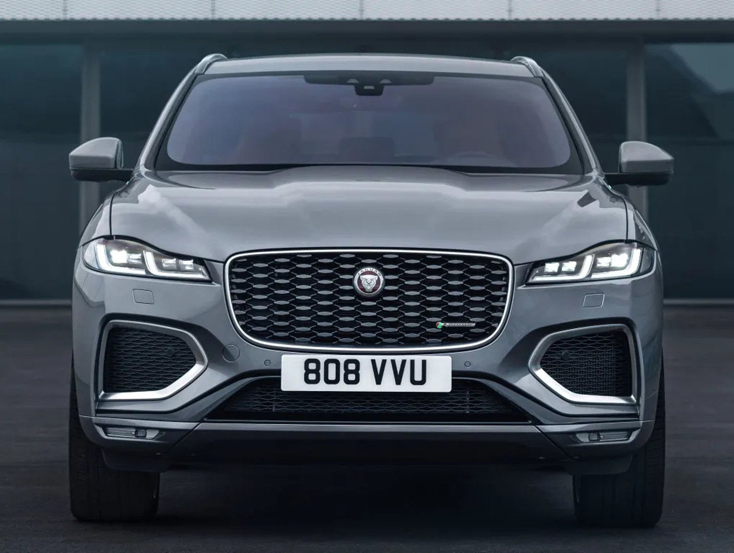 Jaguar_F-Pace_1_generation_restyling__SUV_5-doors__12.jpg
