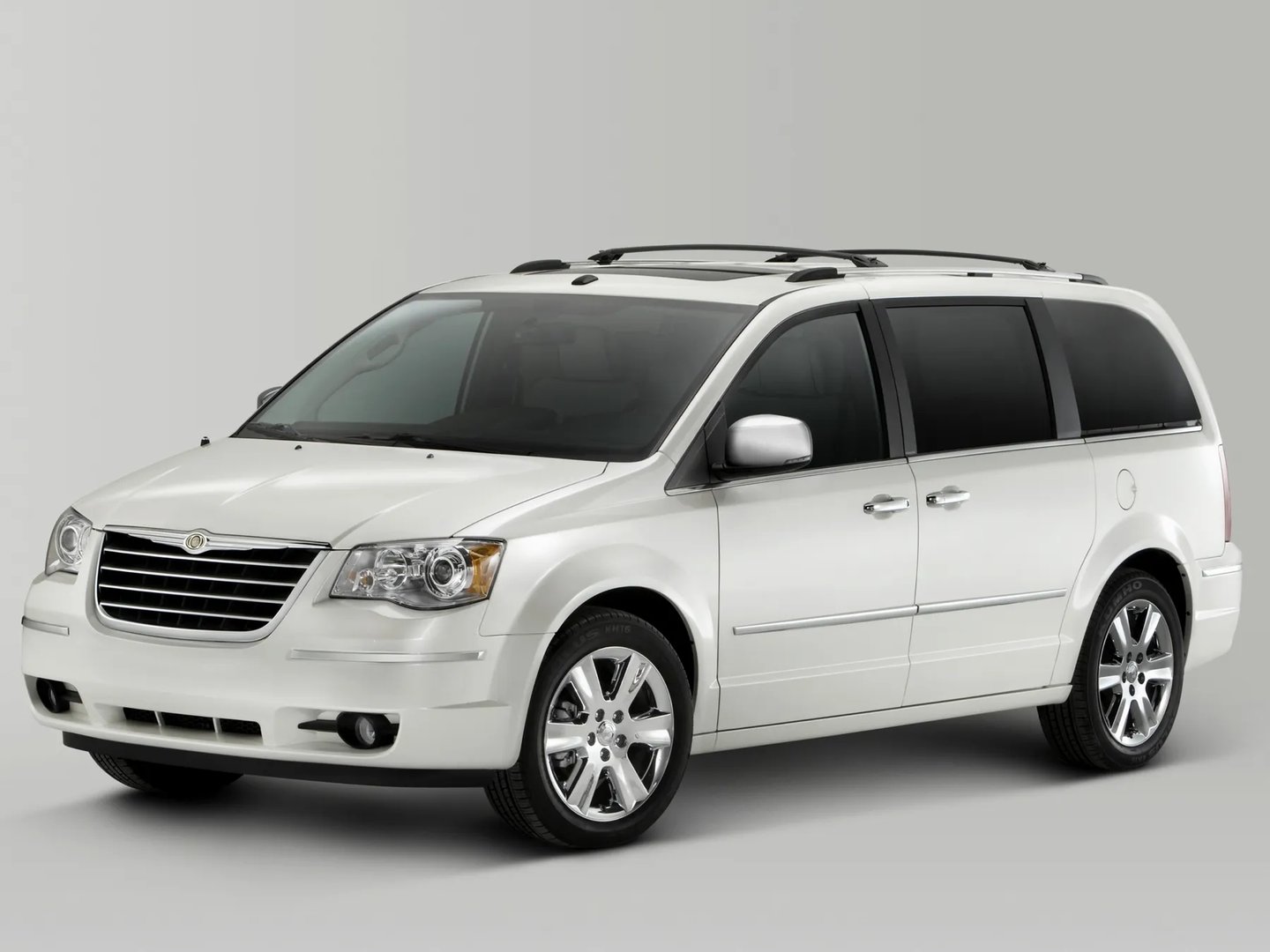 Chrysler_Town_&amp;_Country_5_generation__Minivan__3.jpg